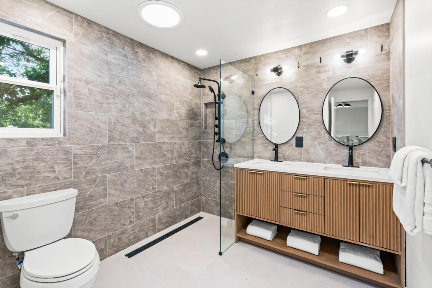 22044 Creekside Court