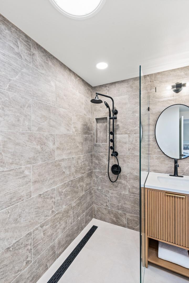 22044 Creekside Court