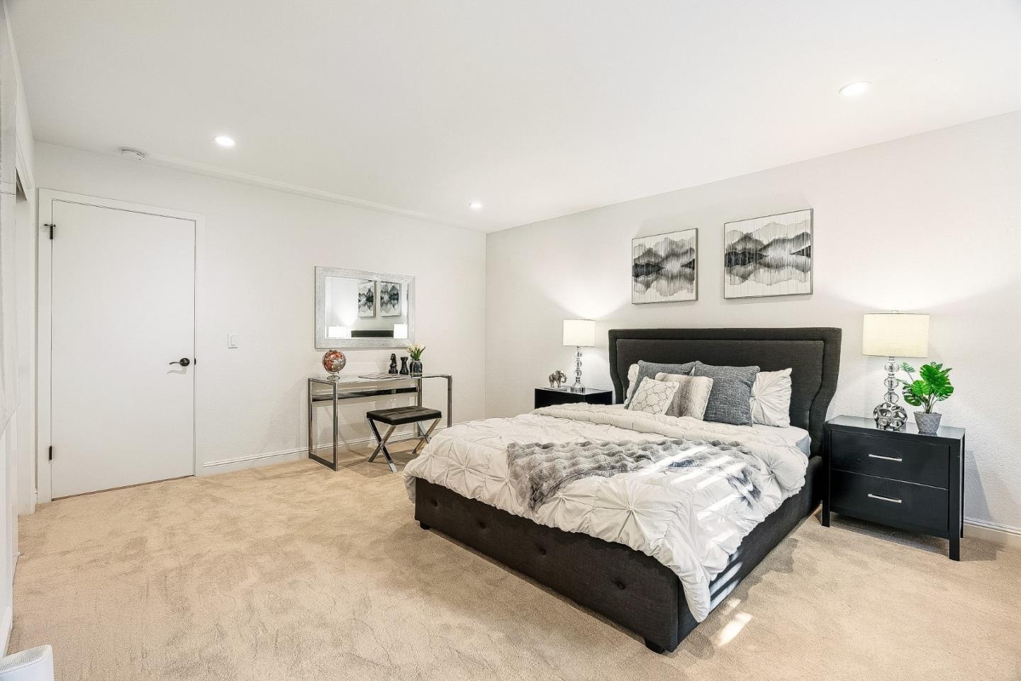 344 West Oakwood Boulevard