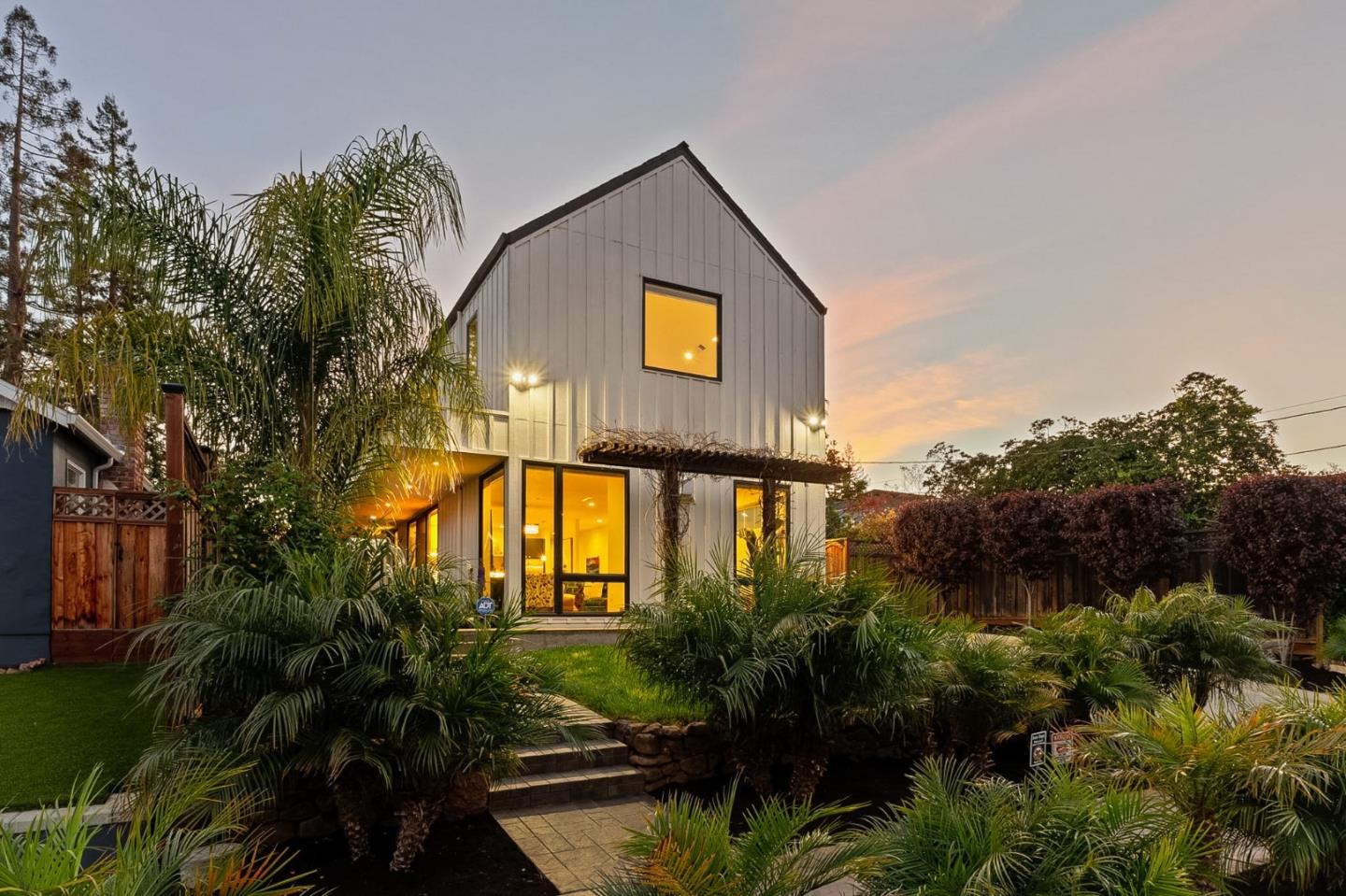 16 Hillview Avenue
