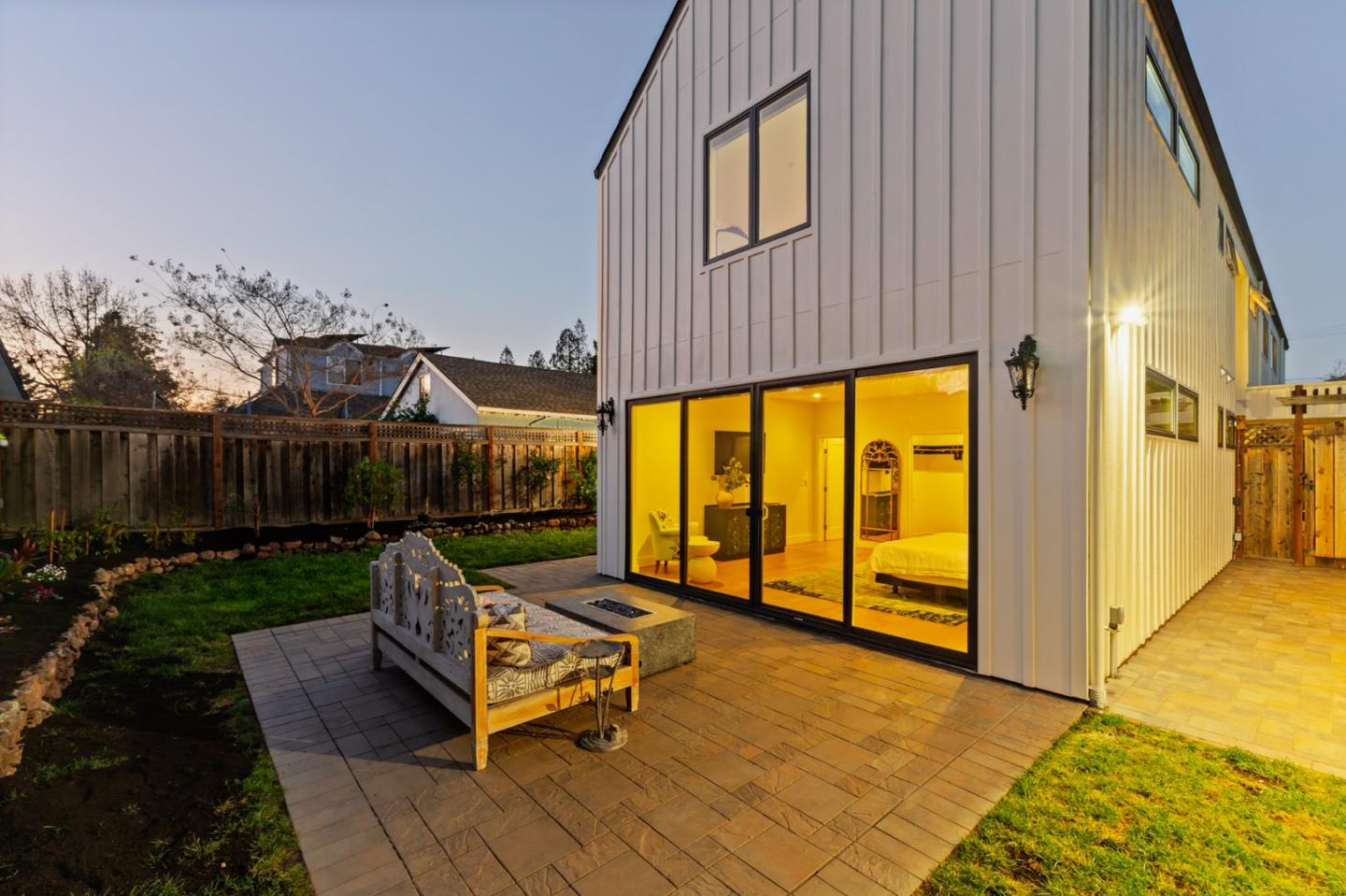 16 Hillview Avenue