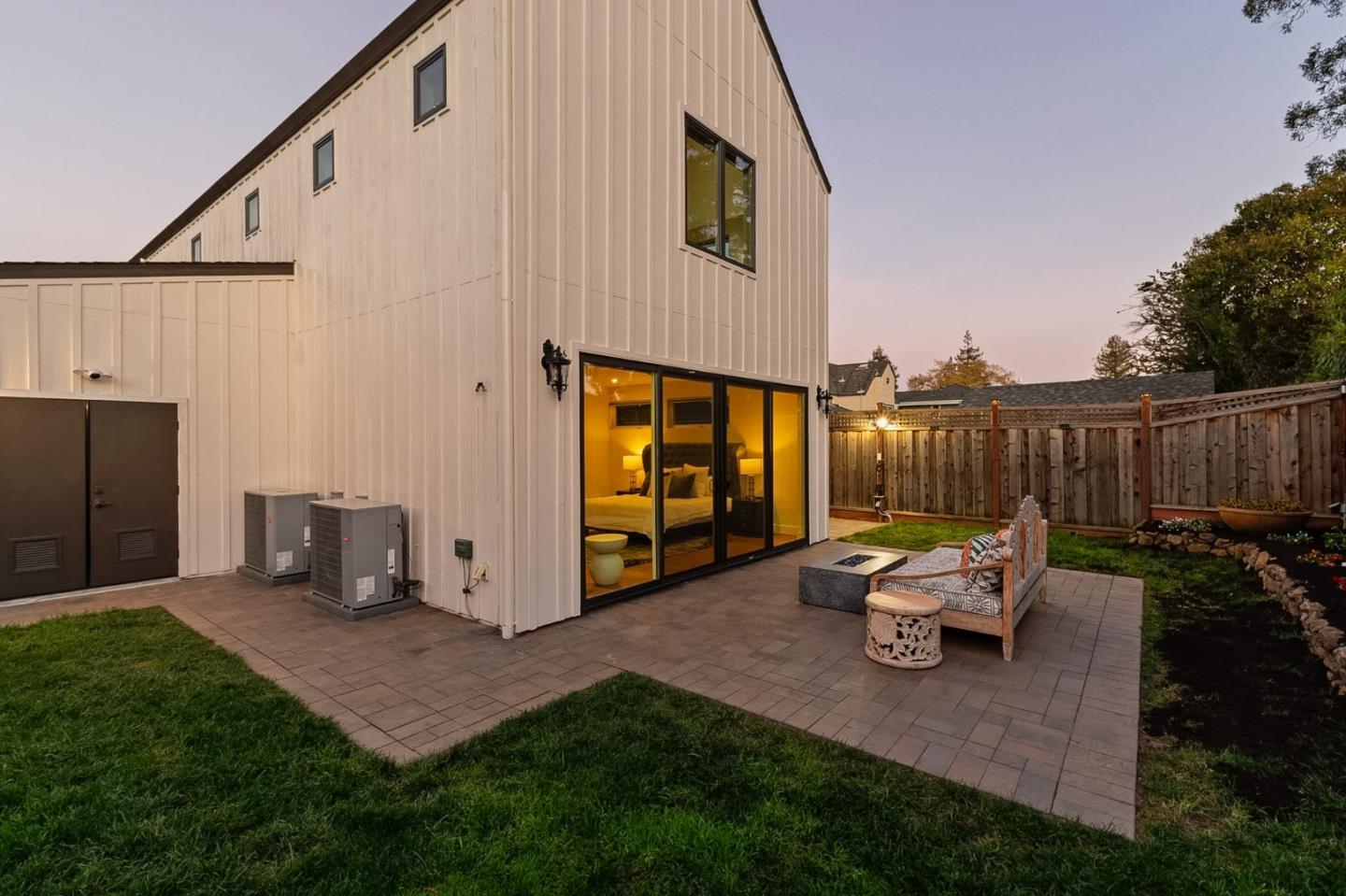 16 Hillview Avenue