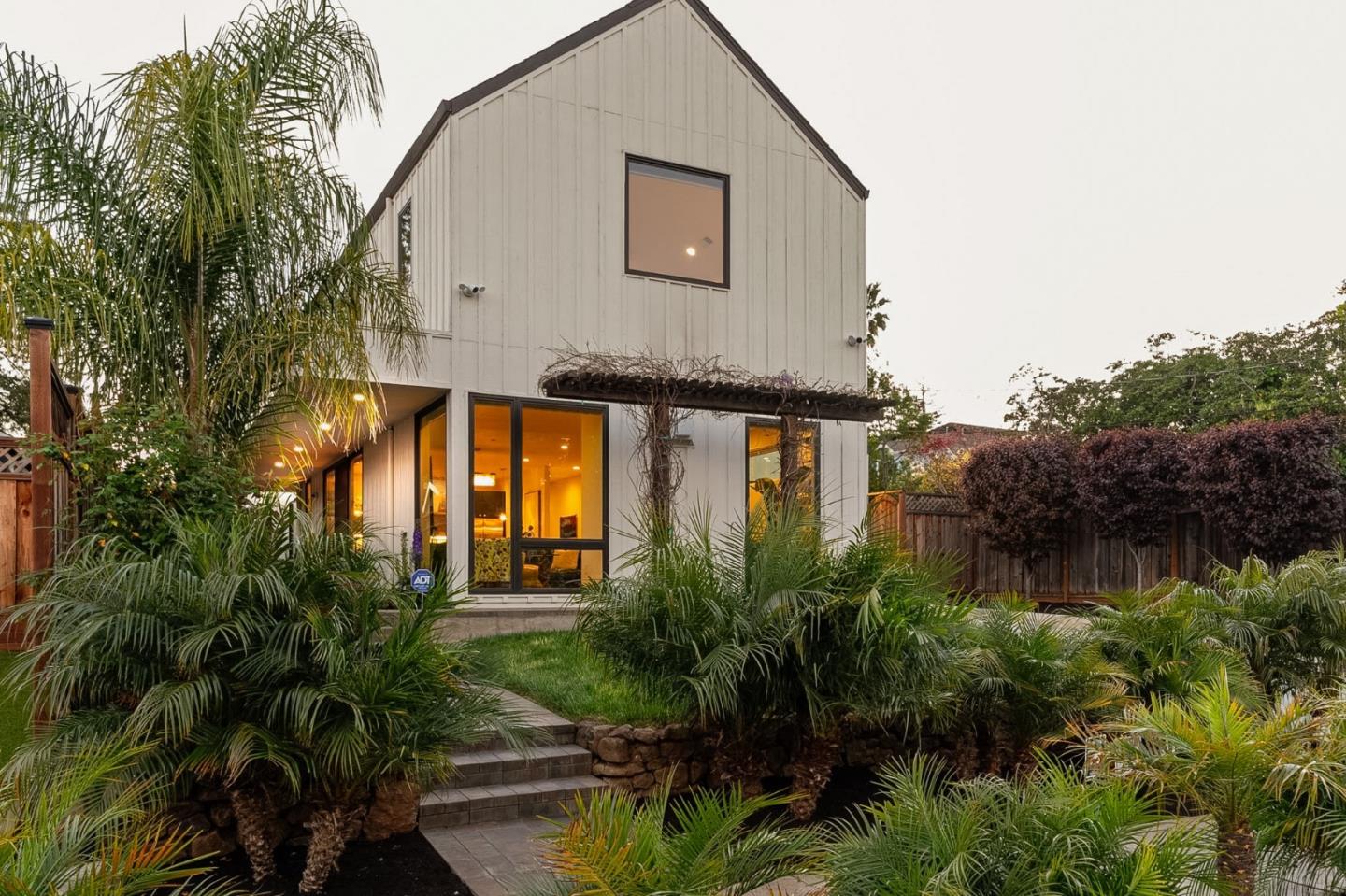 16 Hillview Avenue