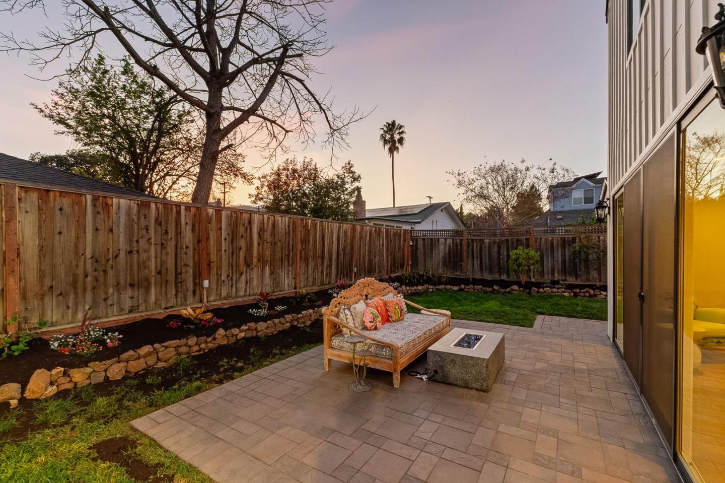 16 Hillview Avenue