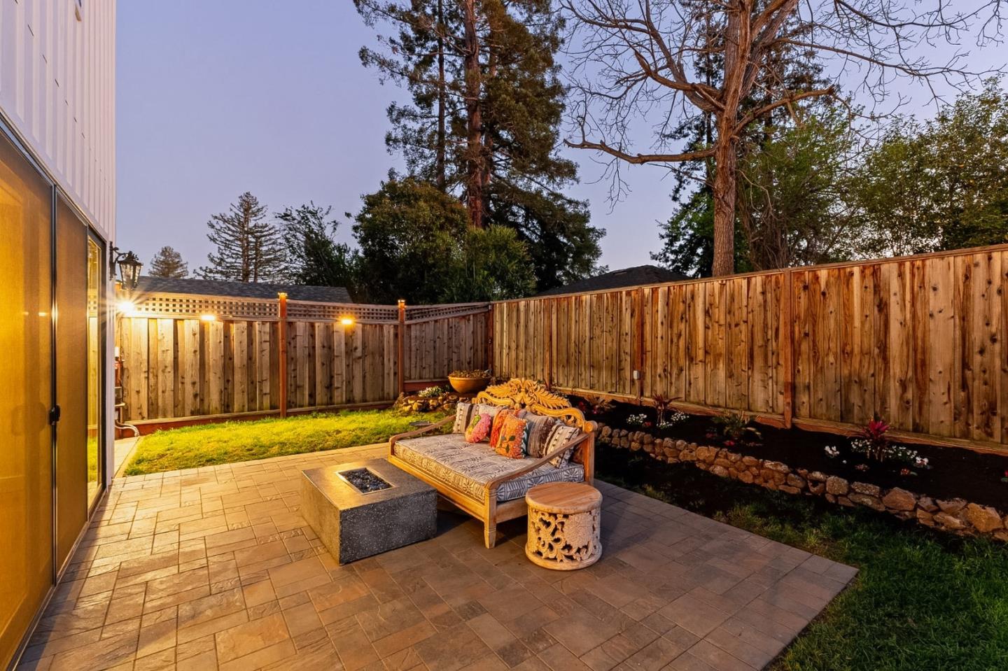 16 Hillview Avenue