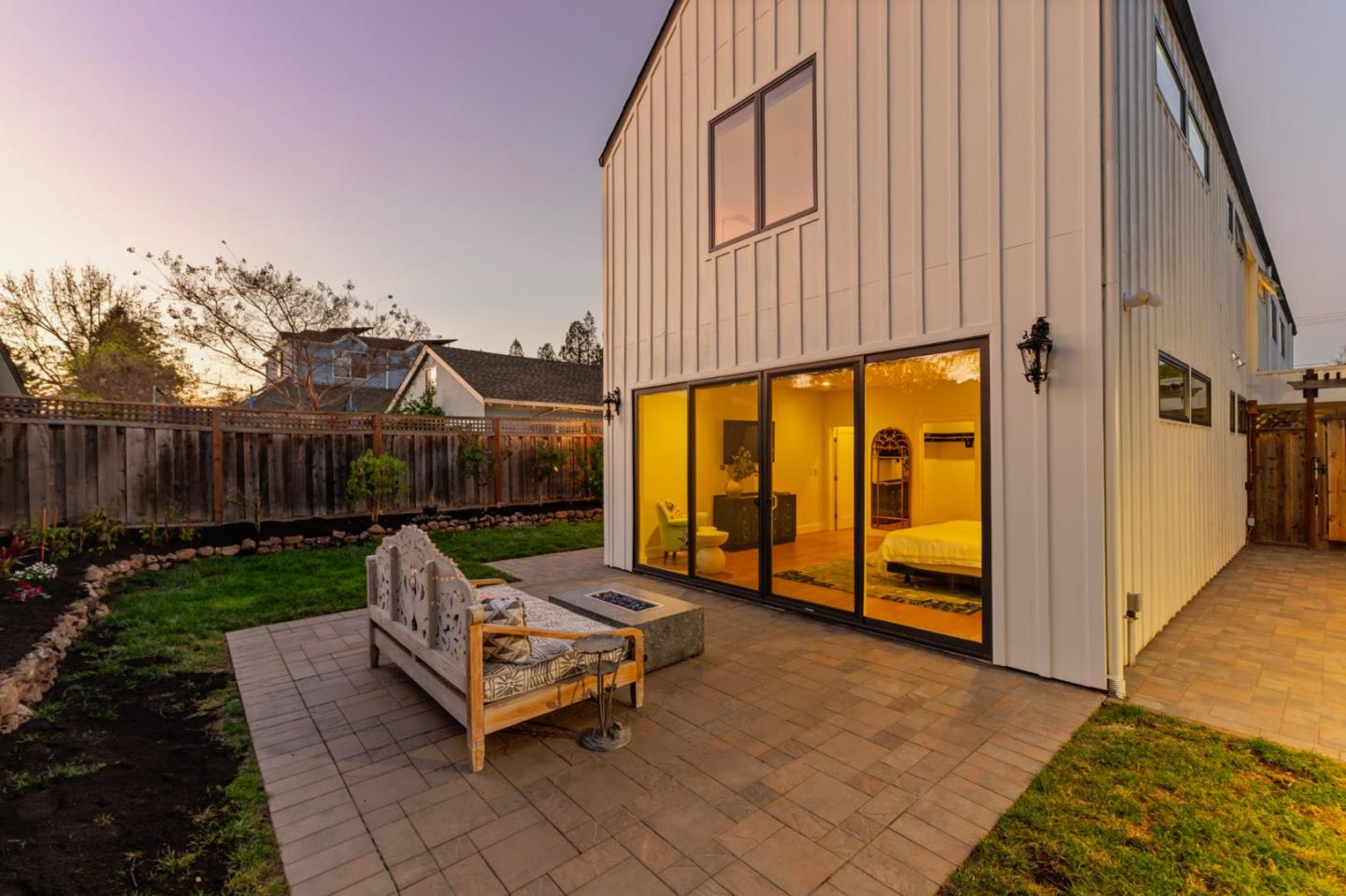16 Hillview Avenue