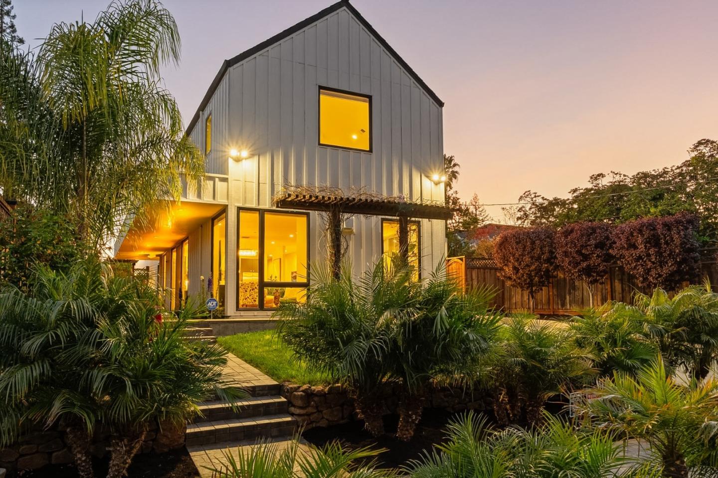 16 Hillview Avenue