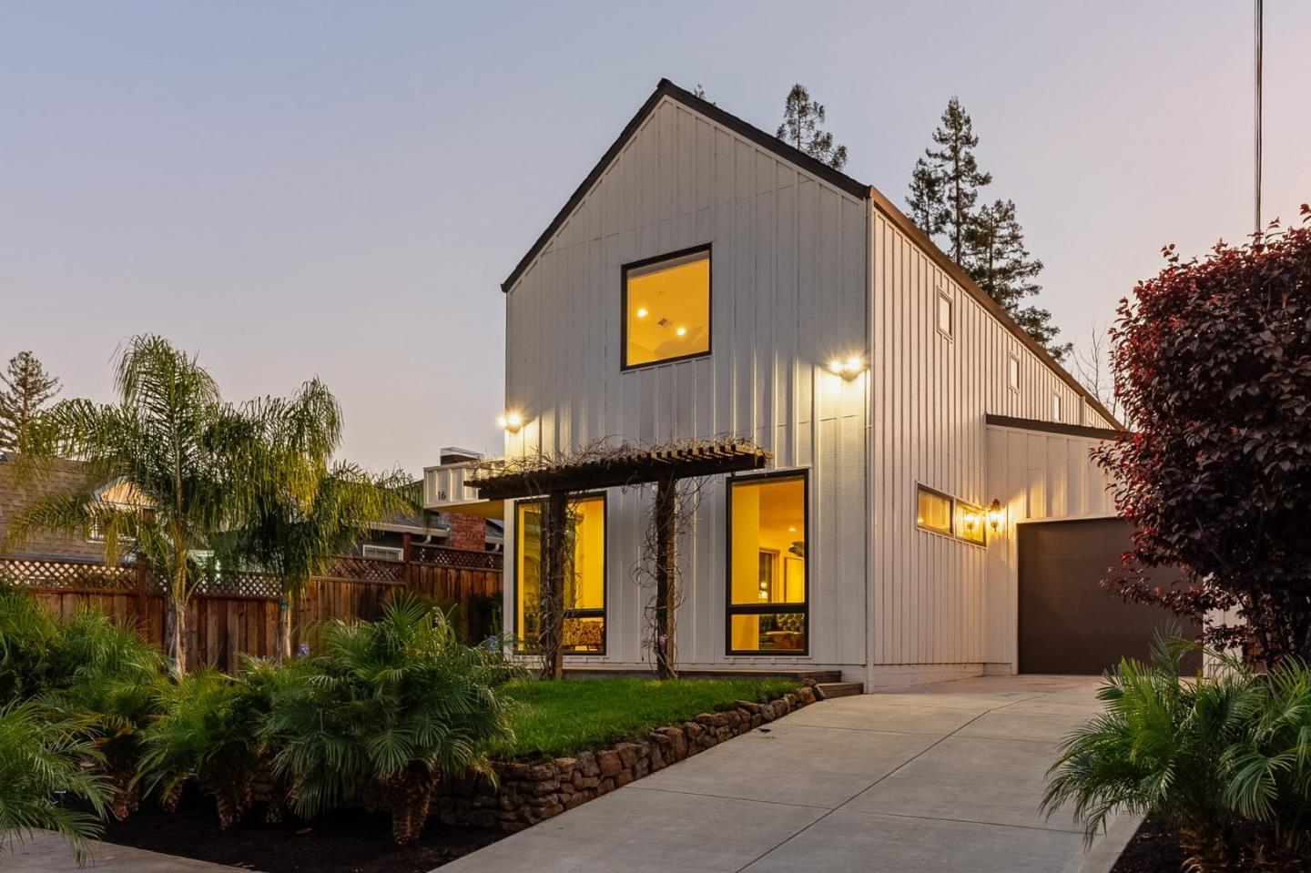 16 Hillview Avenue
