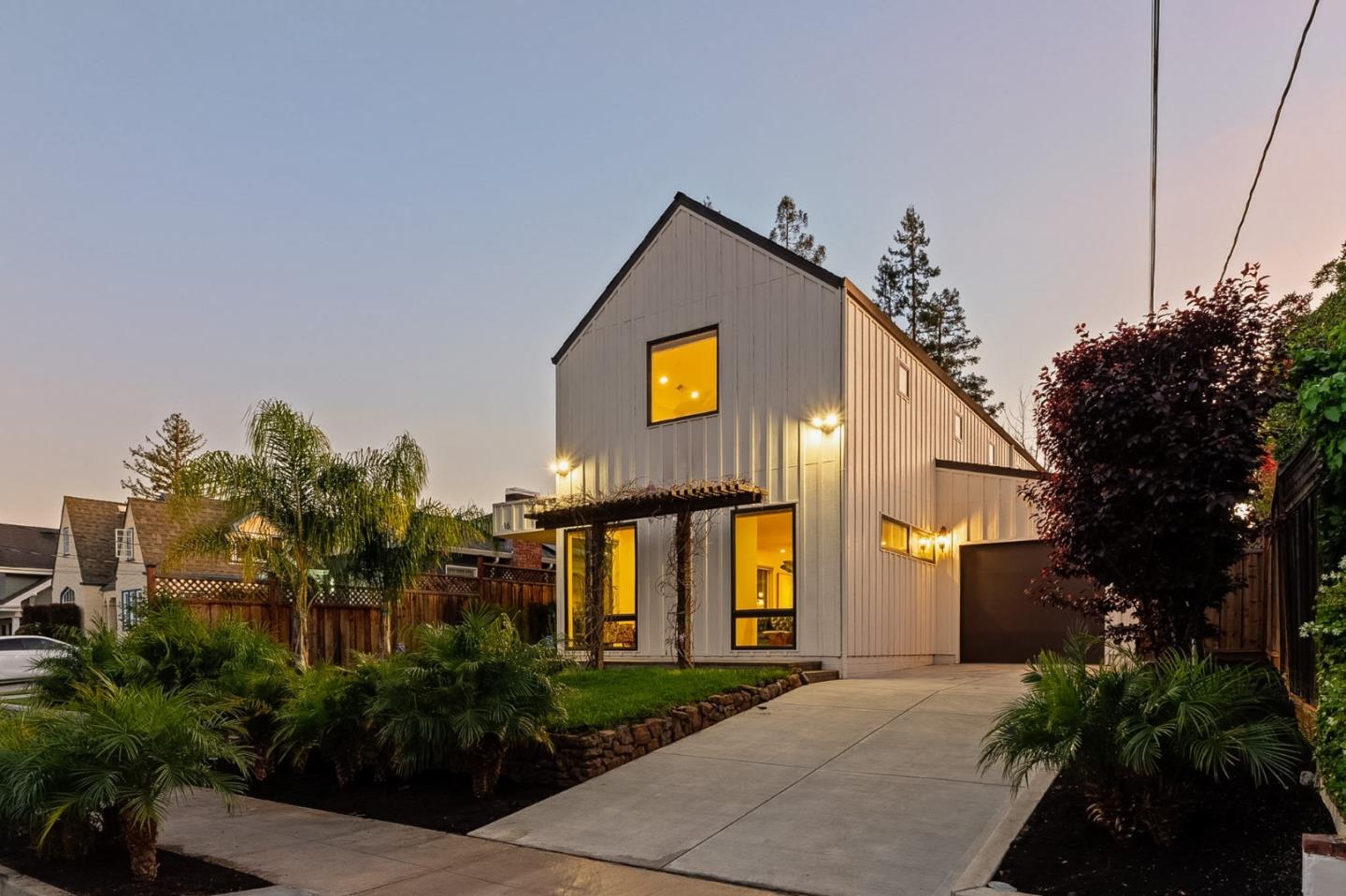 16 Hillview Avenue