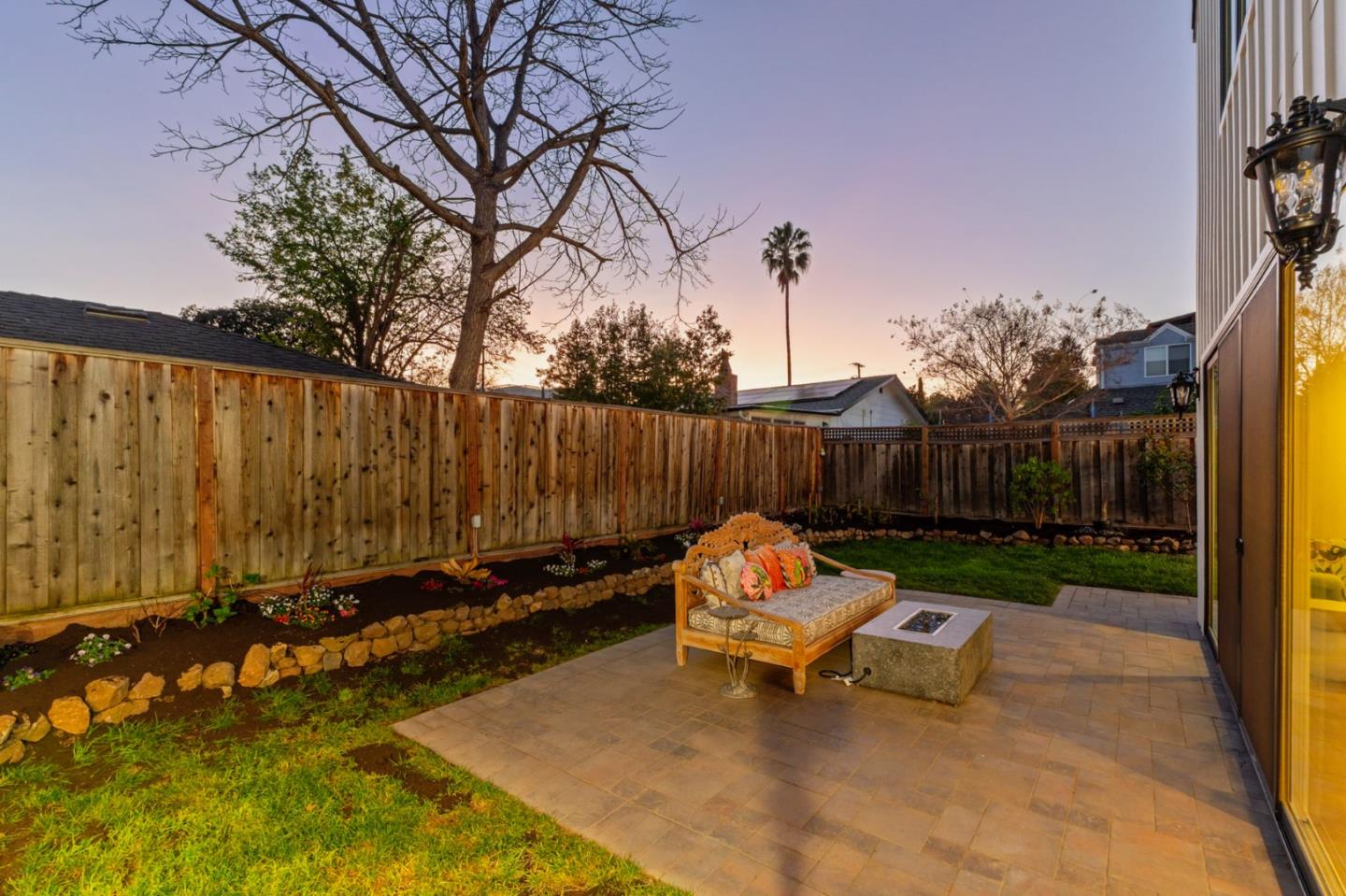16 Hillview Avenue