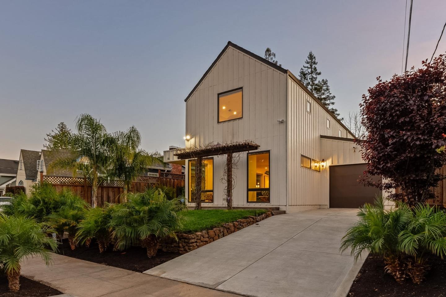 16 Hillview Avenue