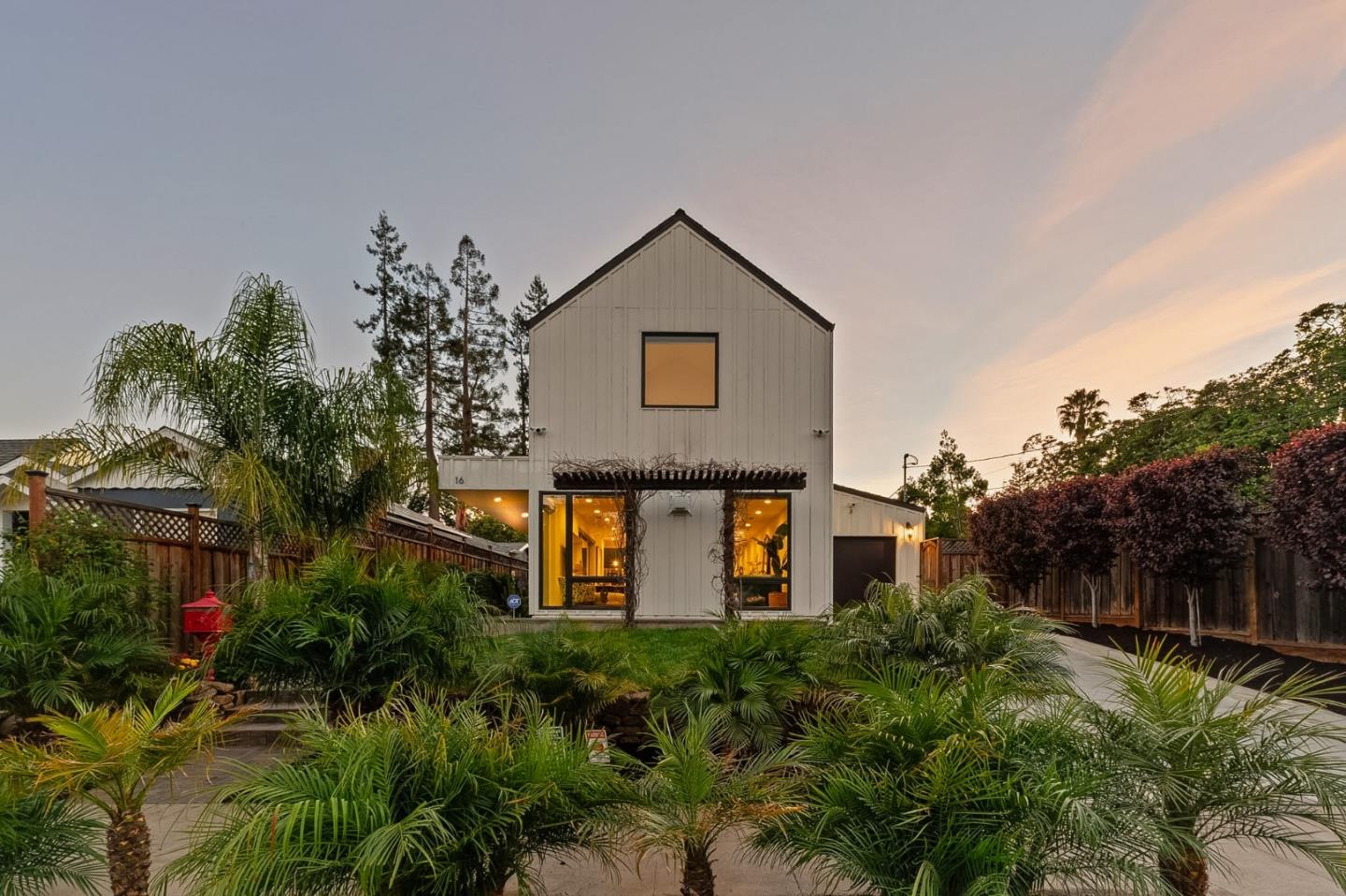 16 Hillview Avenue