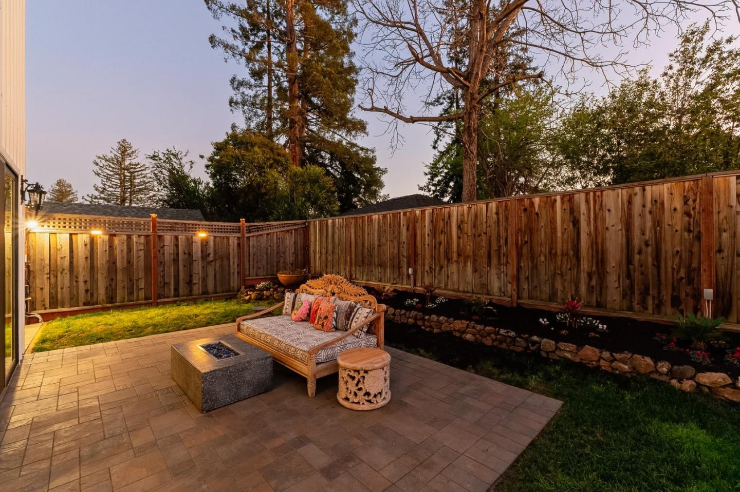 16 Hillview Avenue