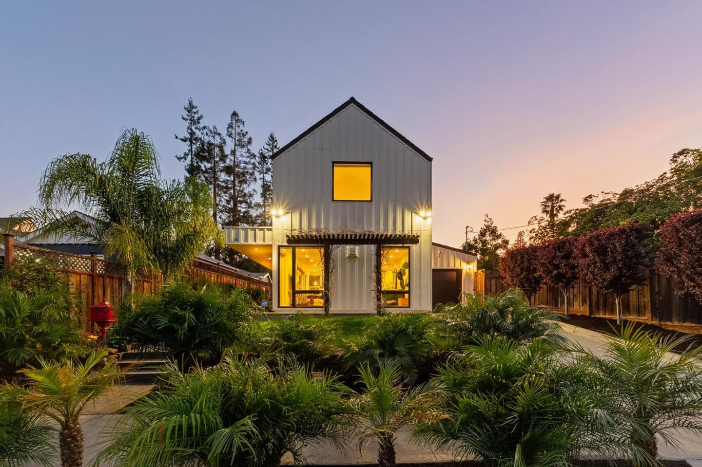 16 Hillview Avenue