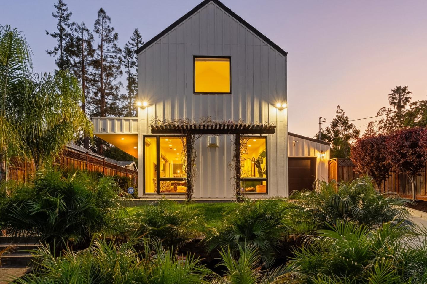 16 Hillview Avenue
