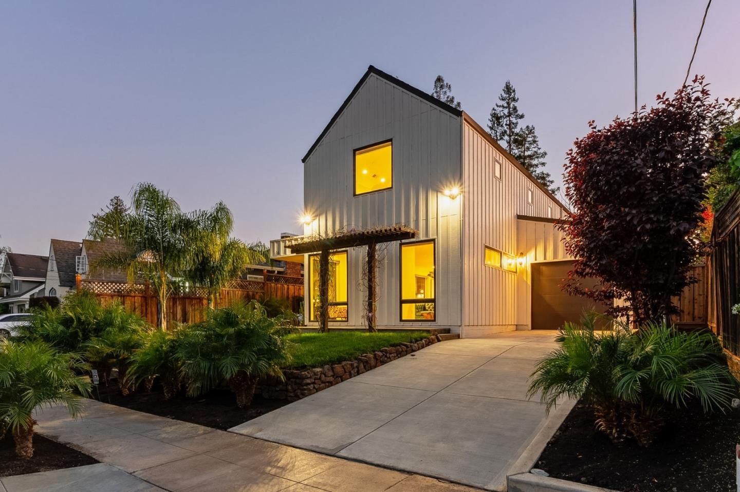 16 Hillview Avenue