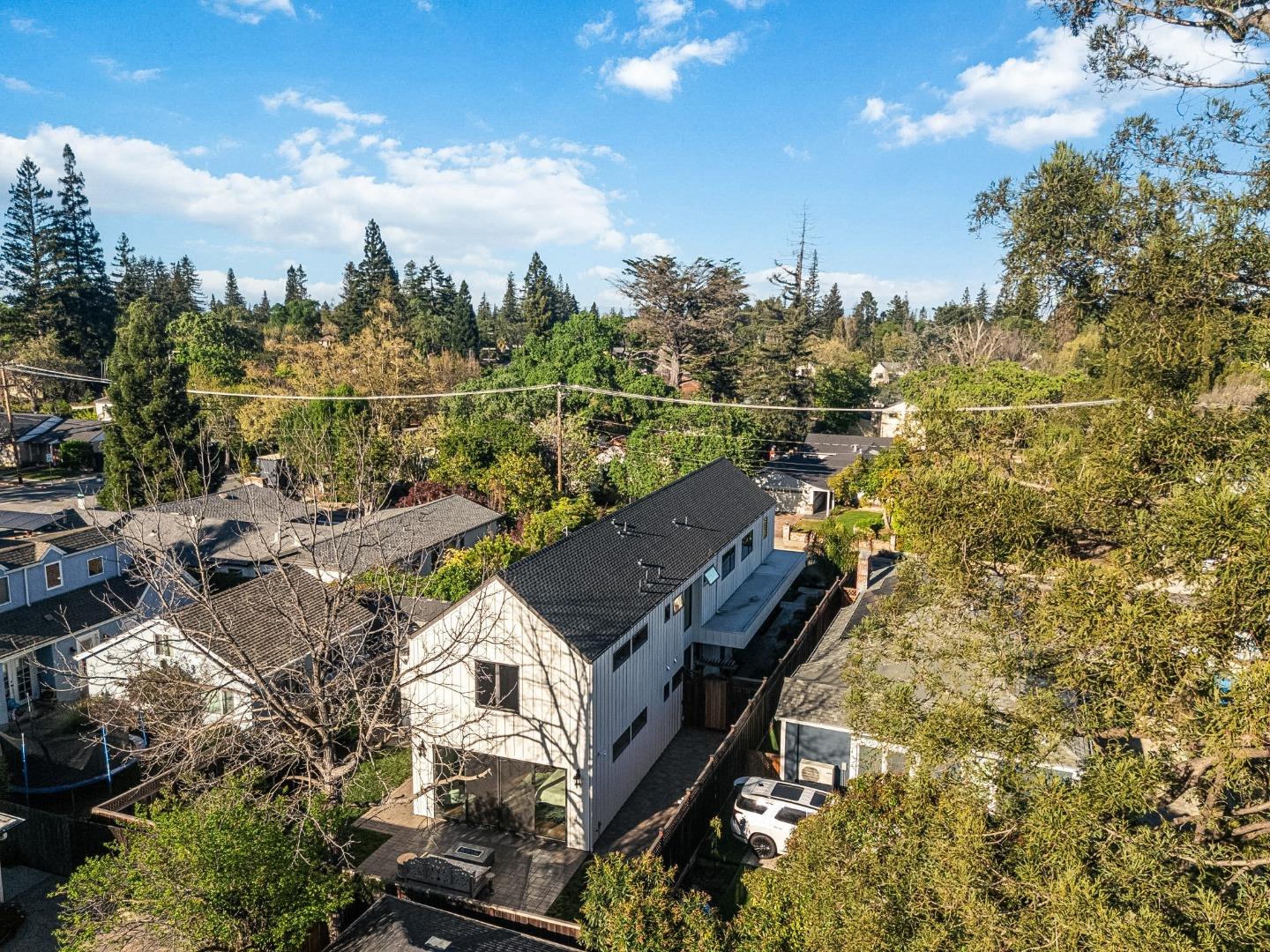 16 Hillview Avenue