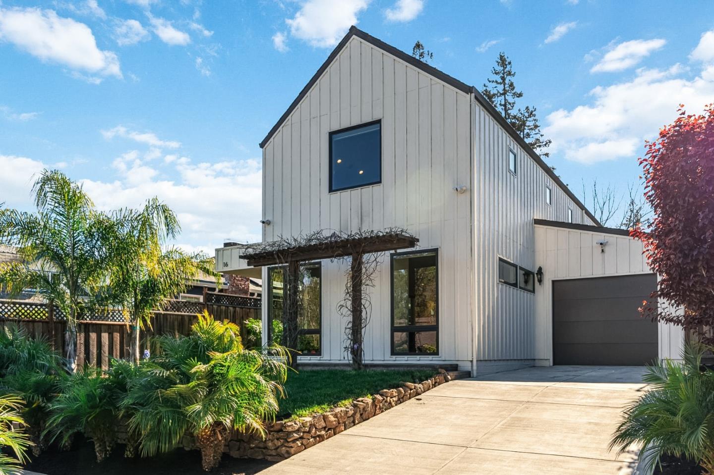 16 Hillview Avenue