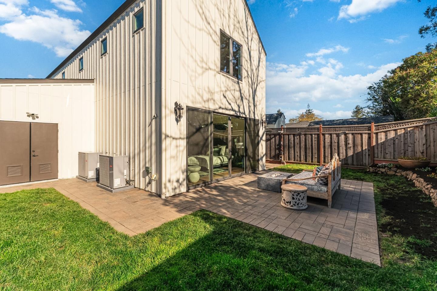 16 Hillview Avenue