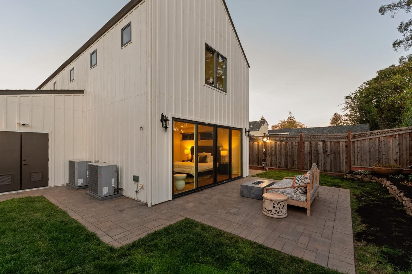 16 Hillview Avenue