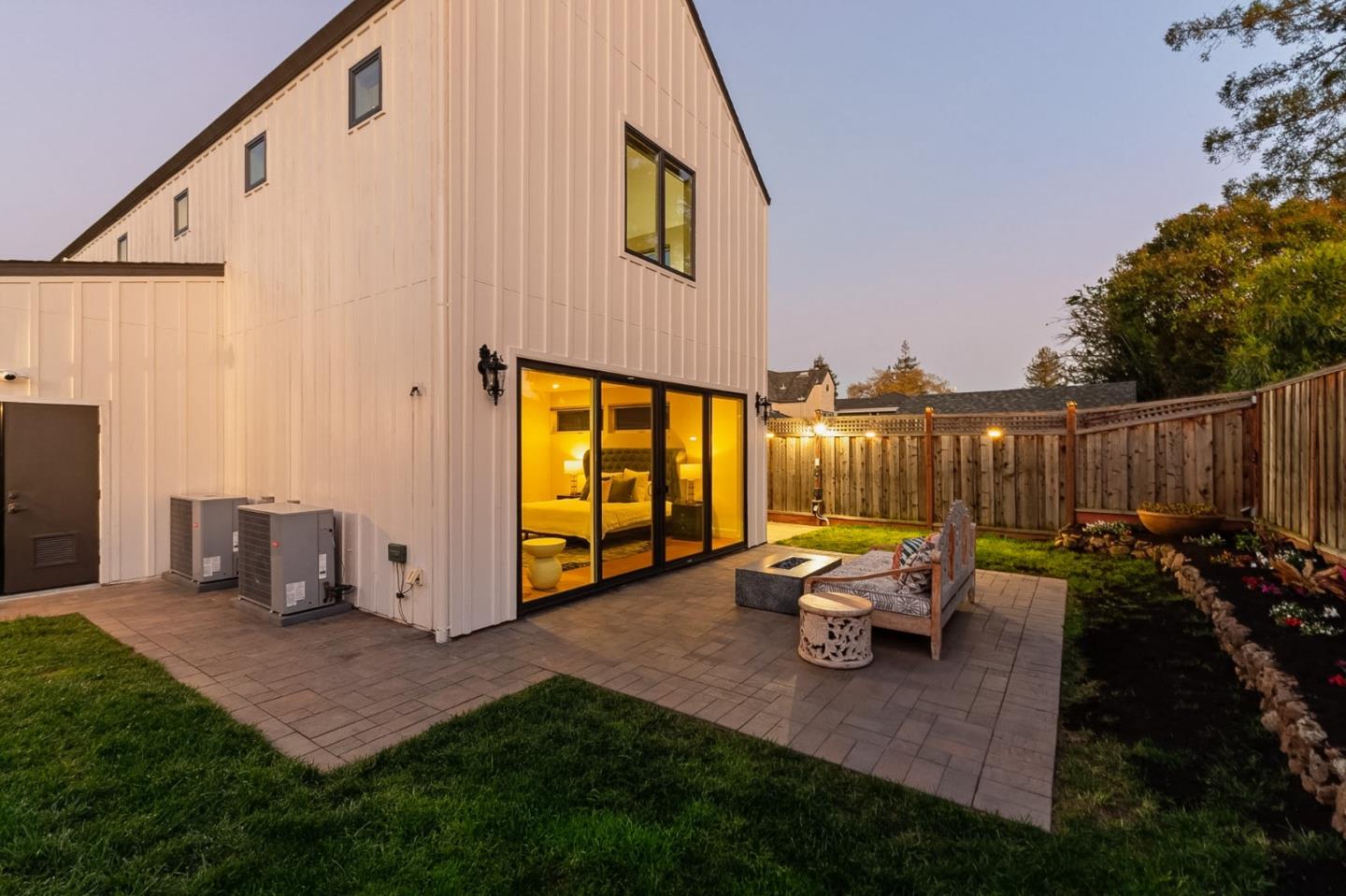 16 Hillview Avenue