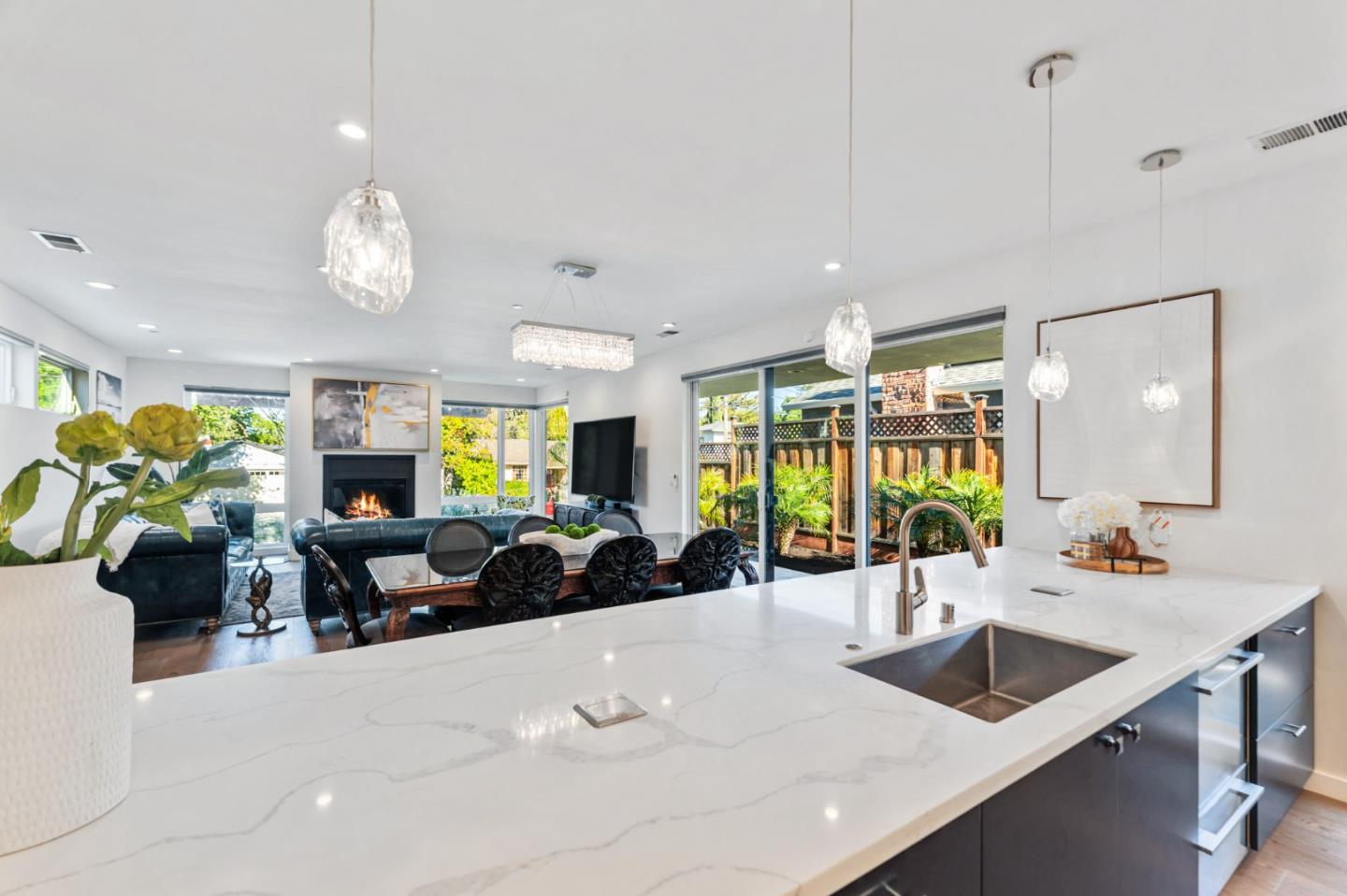16 Hillview Avenue