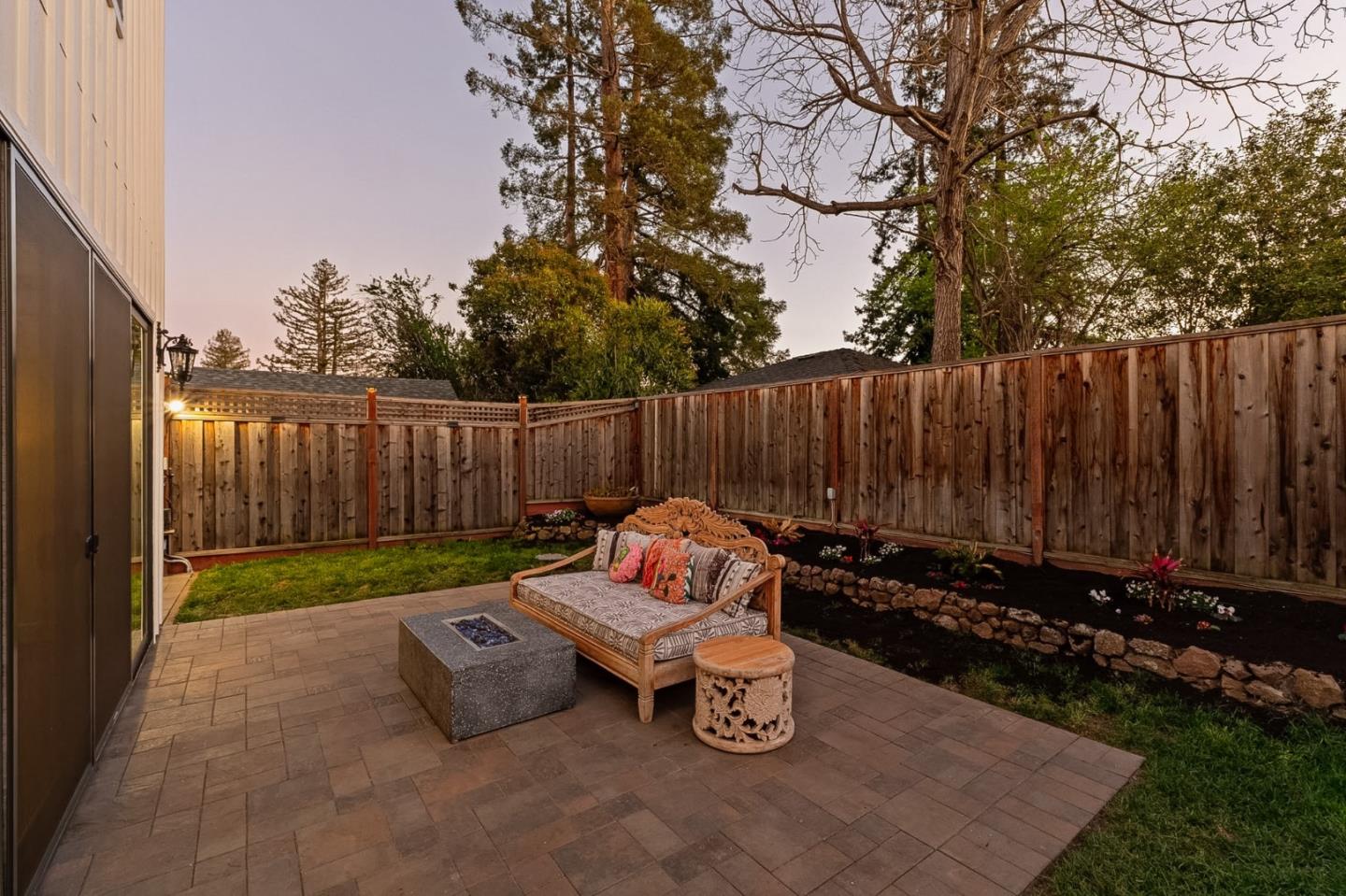 16 Hillview Avenue