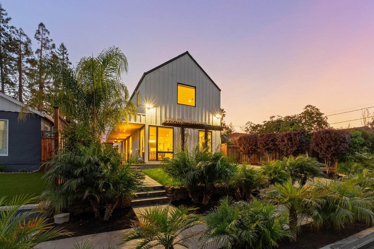 16 Hillview Avenue