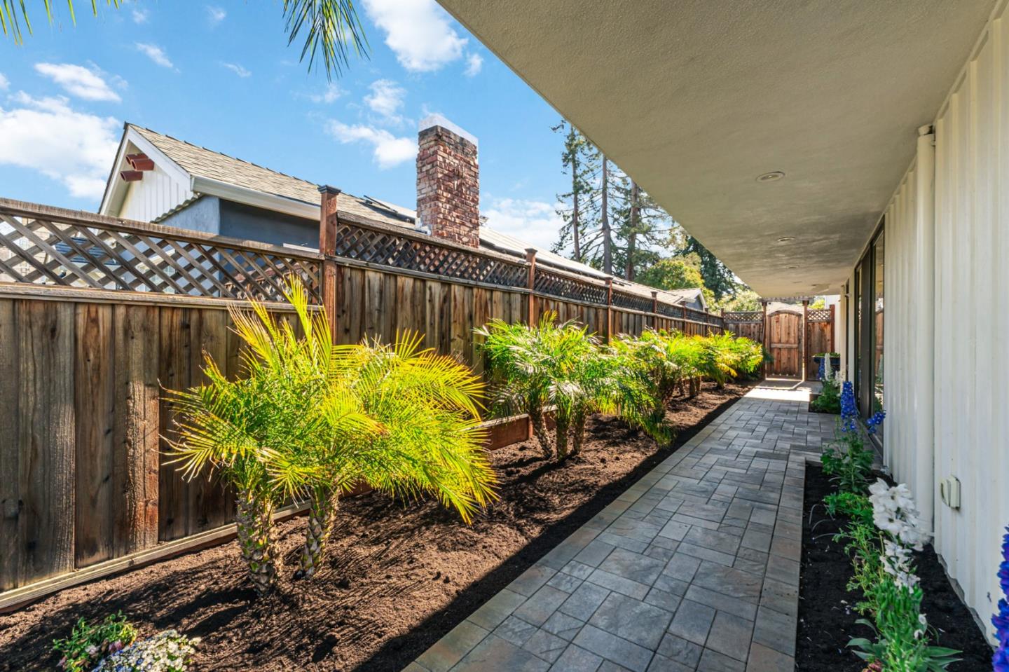 16 Hillview Avenue