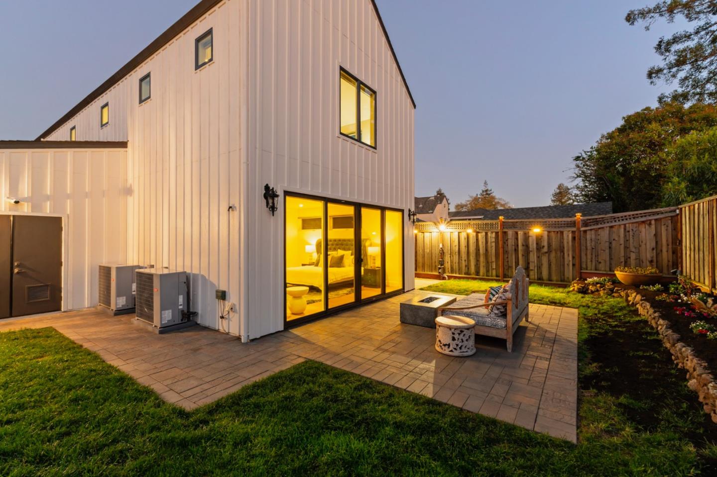 16 Hillview Avenue