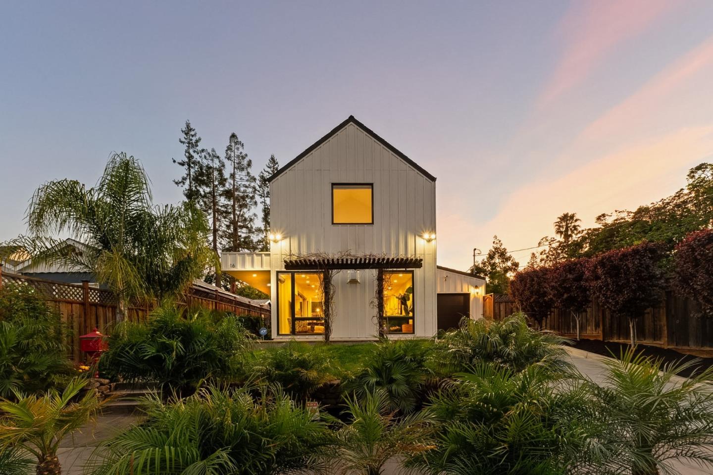 16 Hillview Avenue