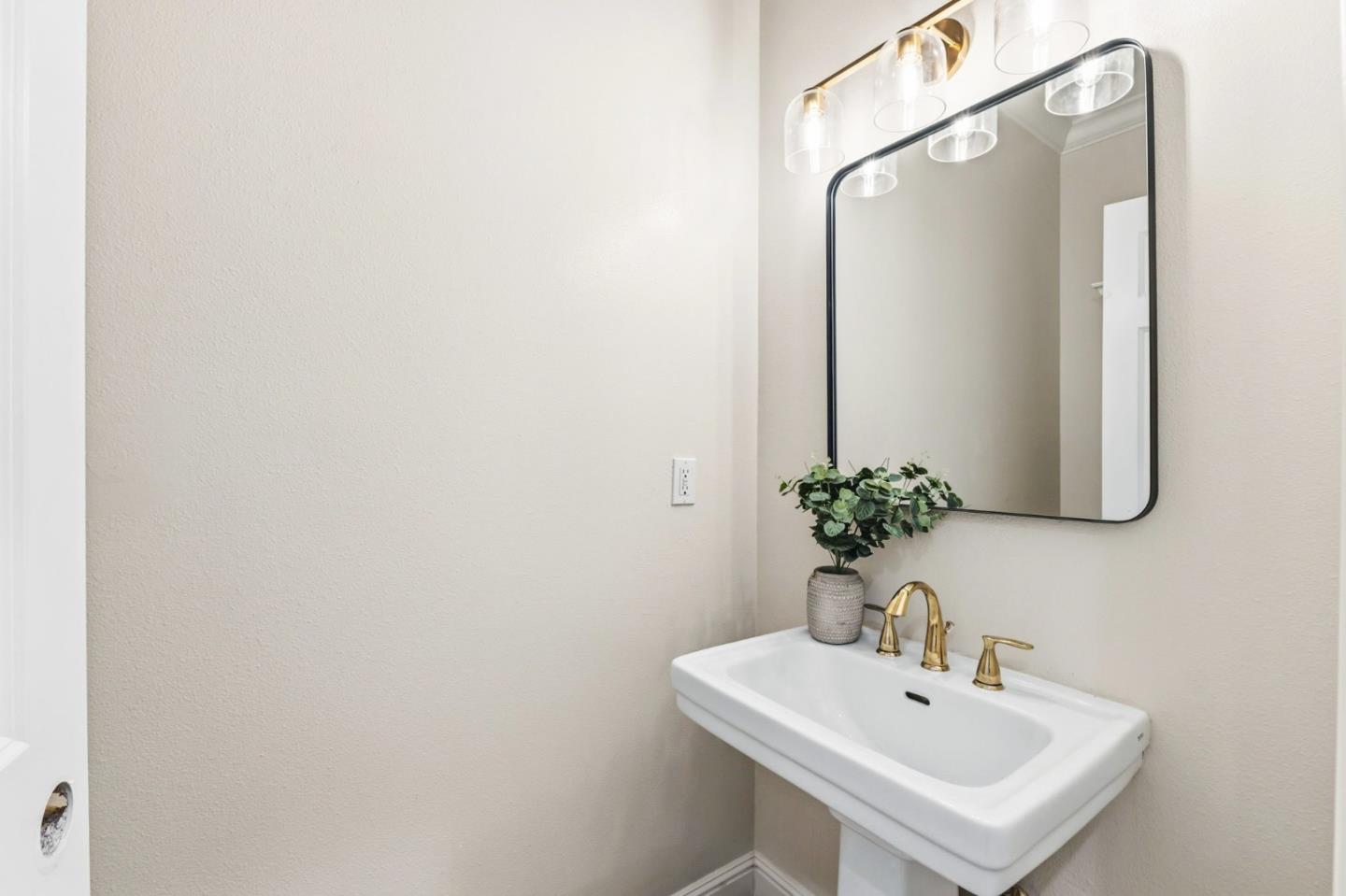 1466 Alvarado Avenue