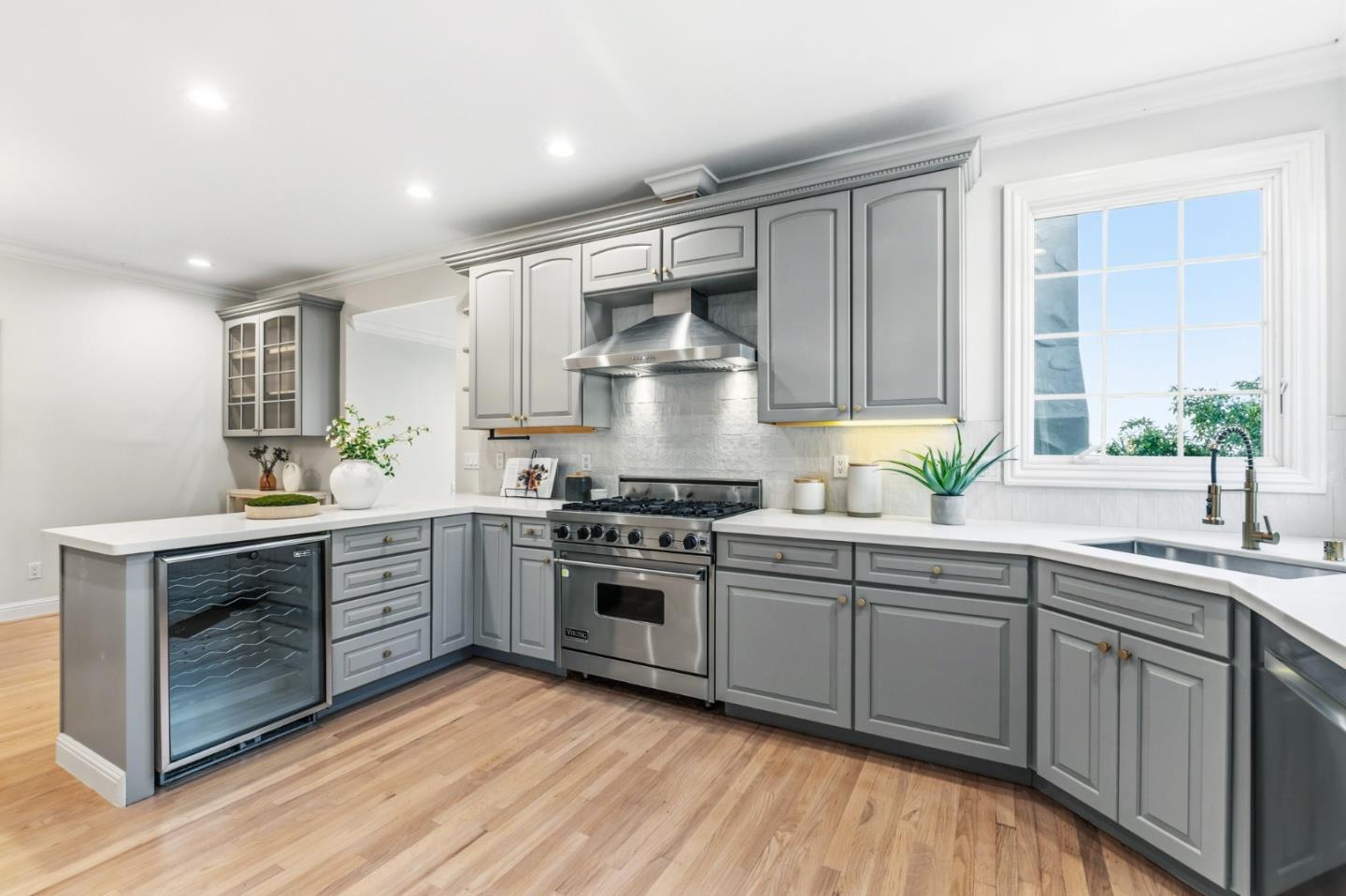 1466 Alvarado Avenue