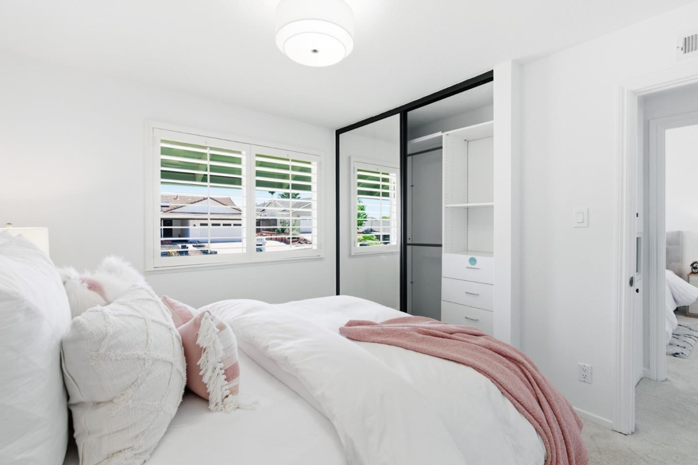 1460 Murchison Drive