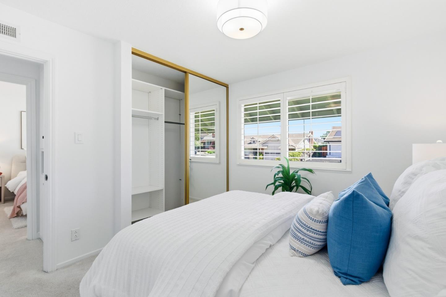 1460 Murchison Drive