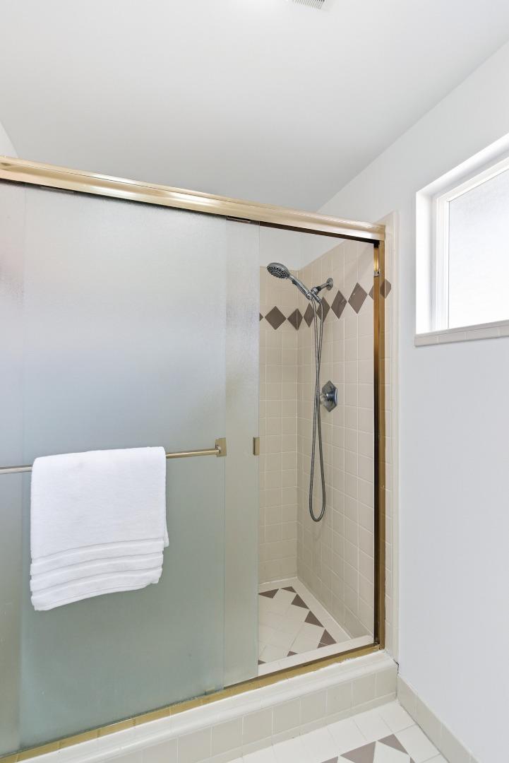 1460 Murchison Drive