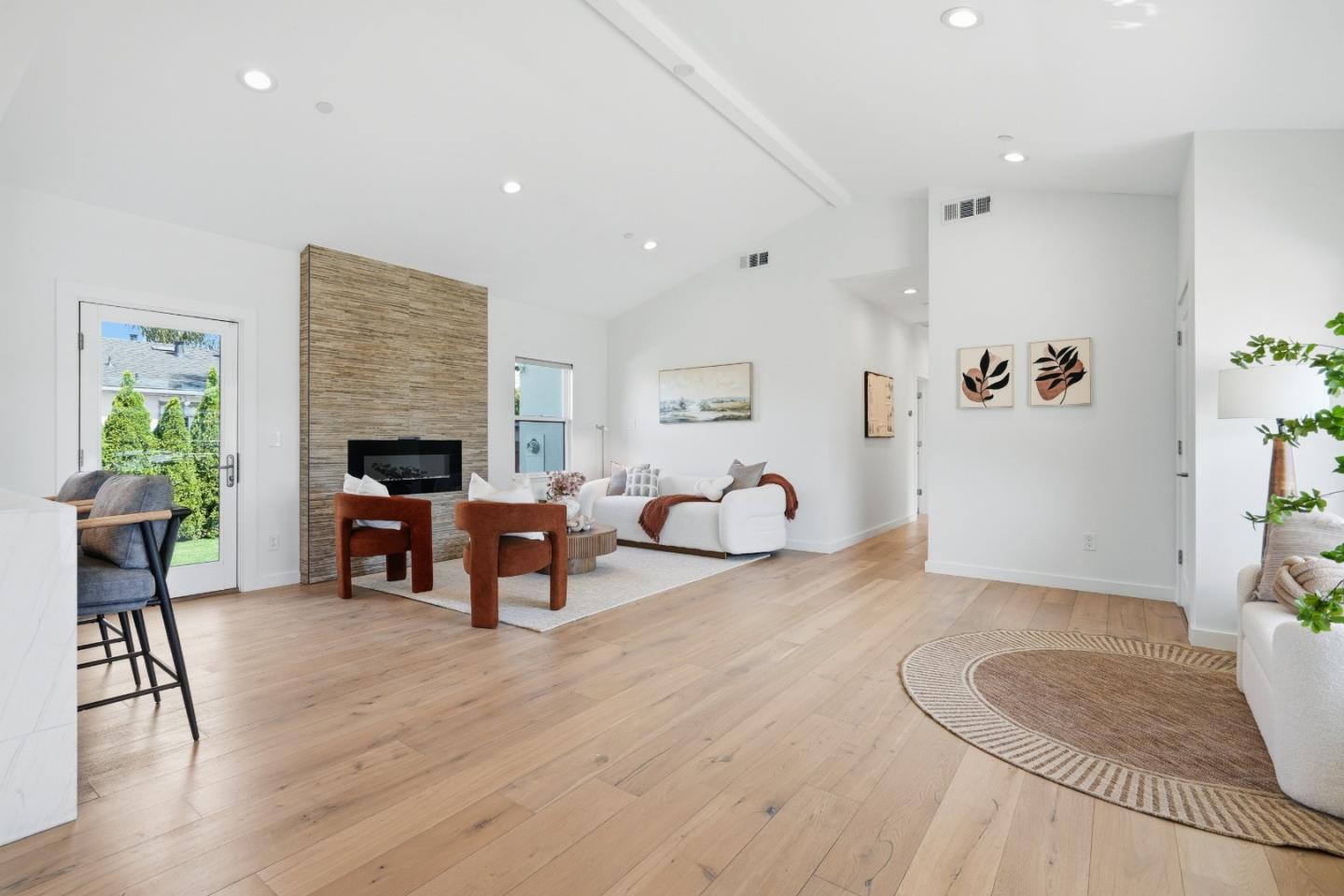 233 Poinsettia AVE