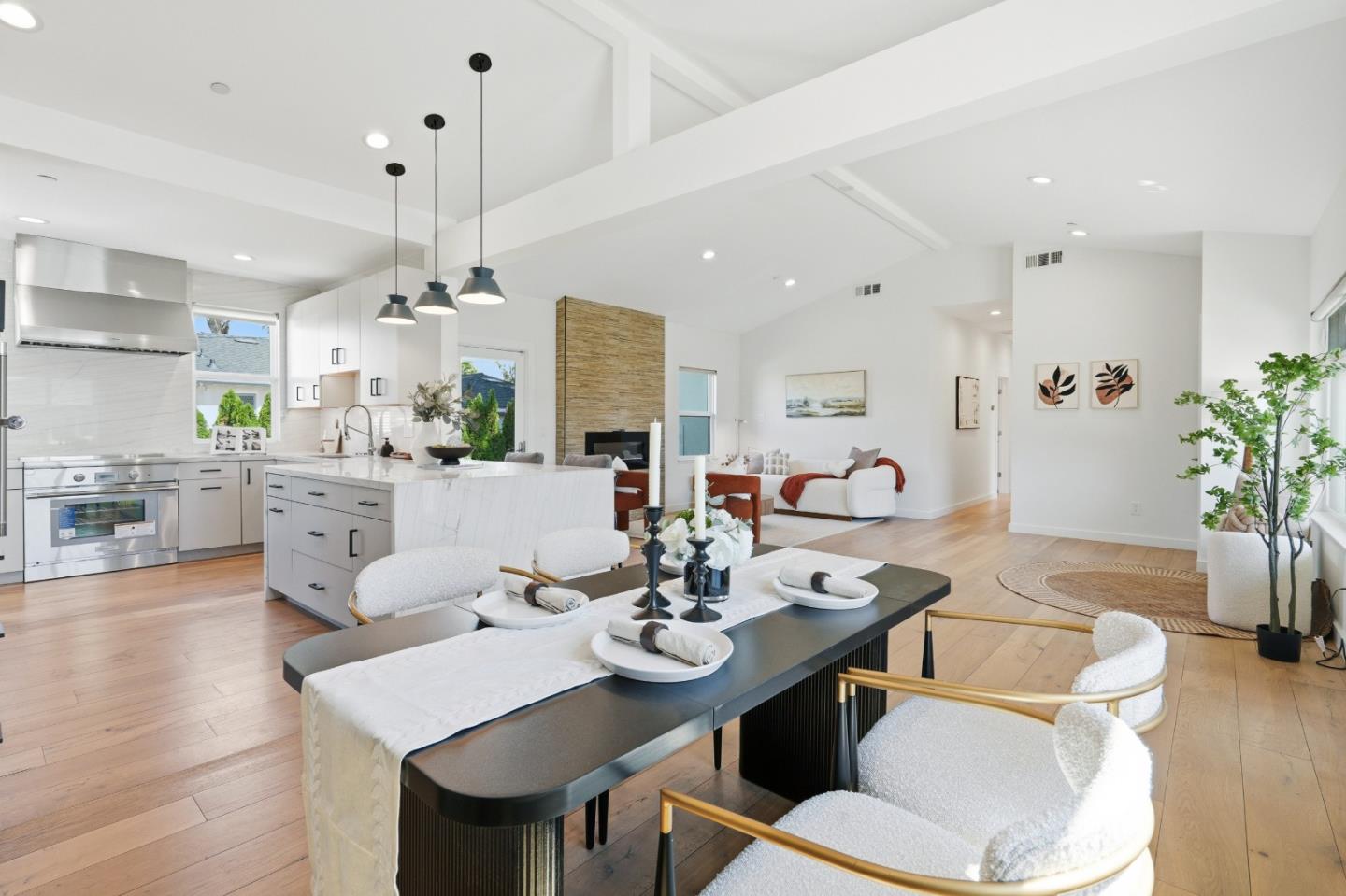 233 Poinsettia AVE