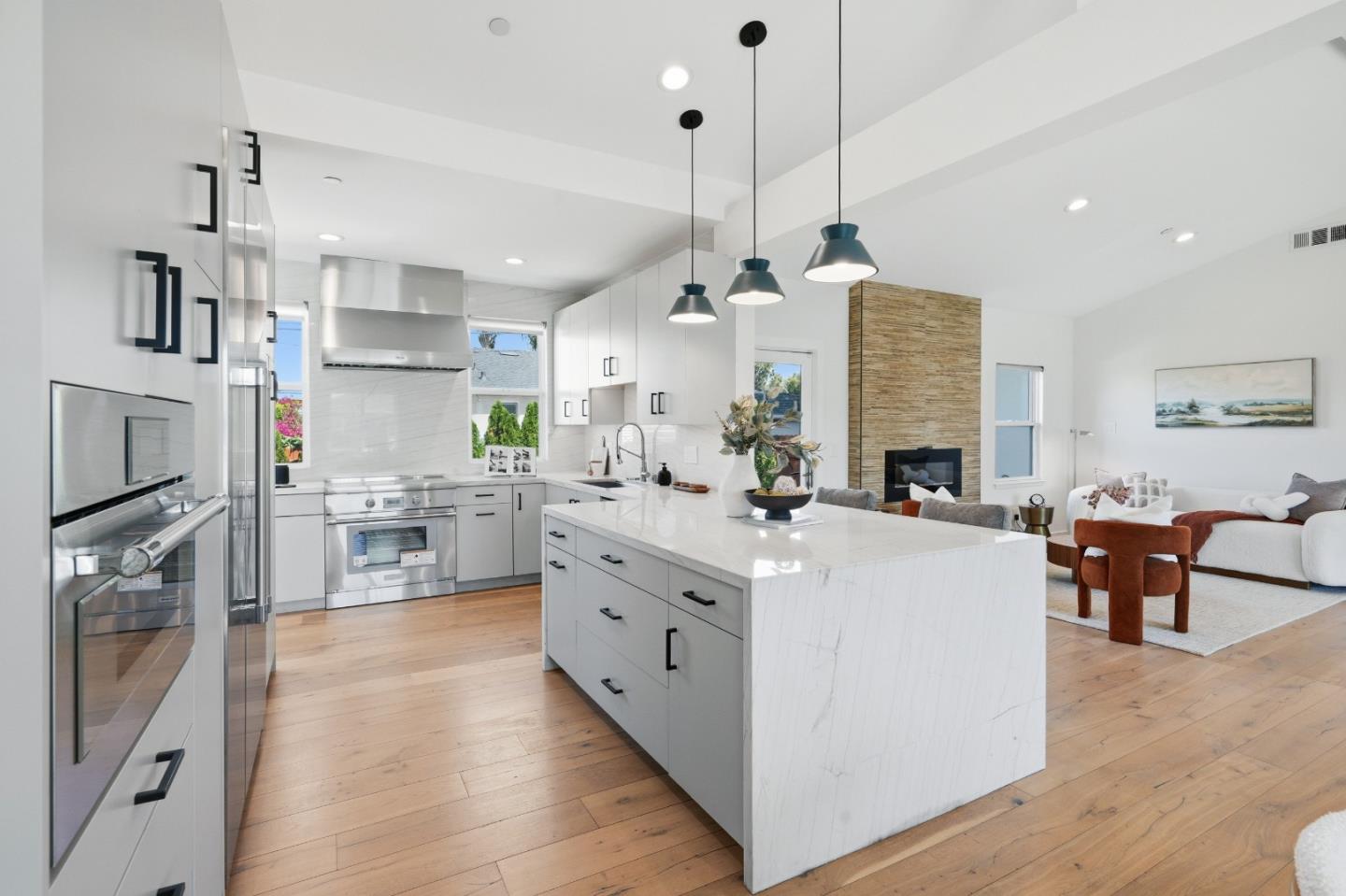 233 Poinsettia AVE
