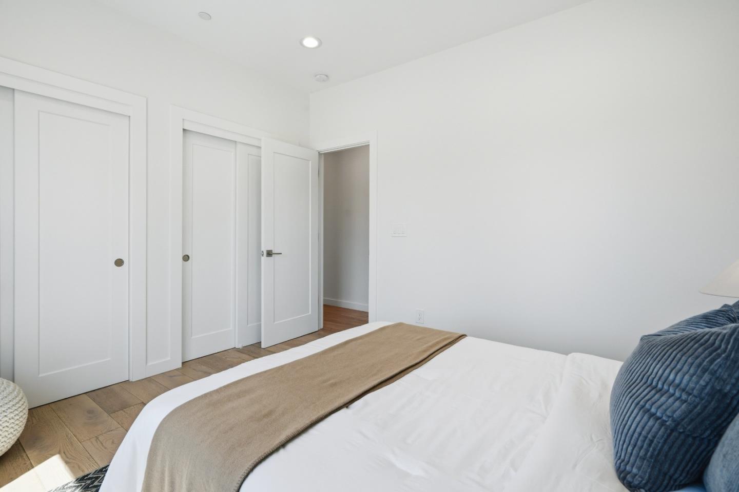 233 Poinsettia AVE