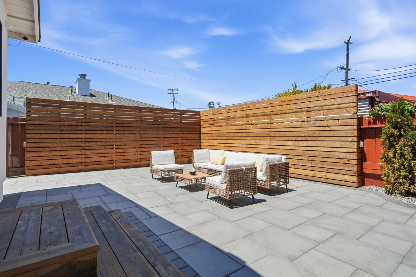 233 Poinsettia AVE