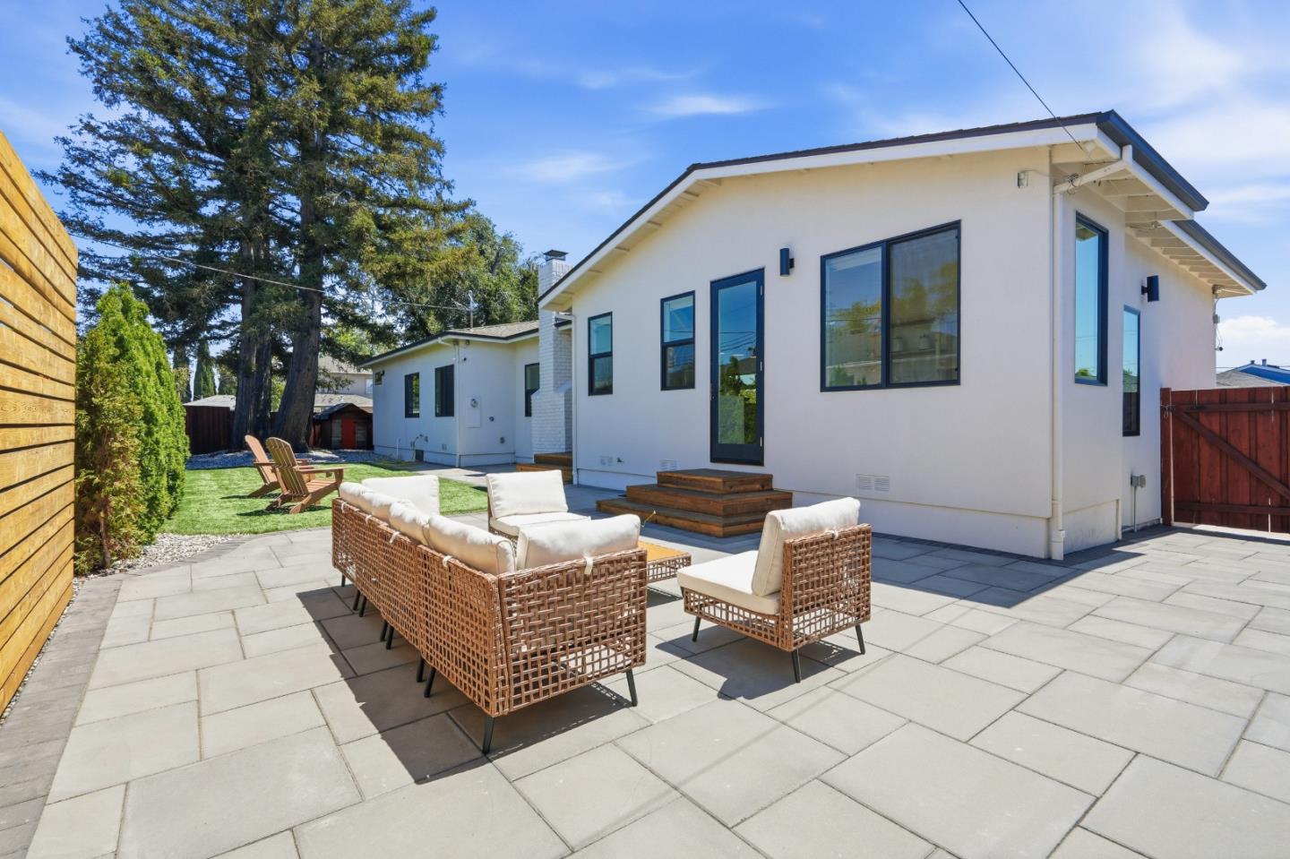 233 Poinsettia AVE