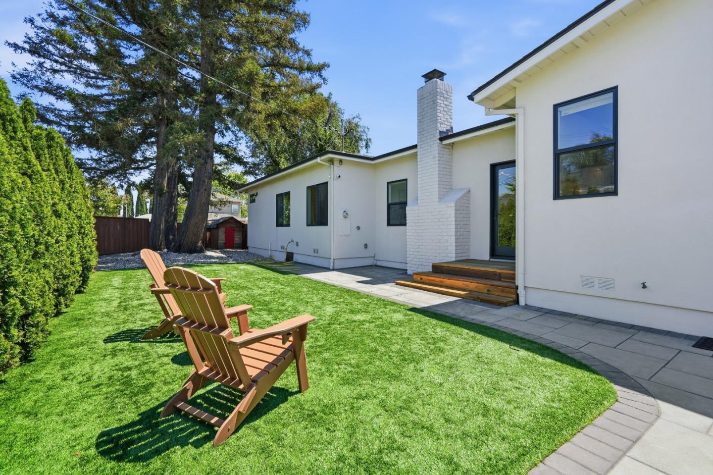 233 Poinsettia AVE