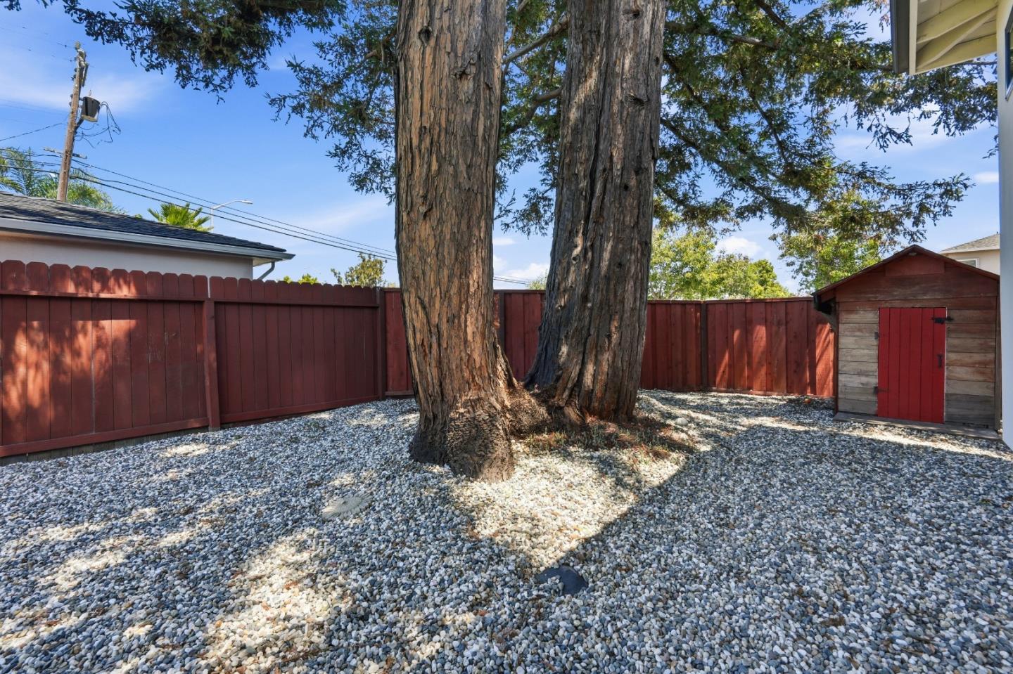 233 Poinsettia AVE