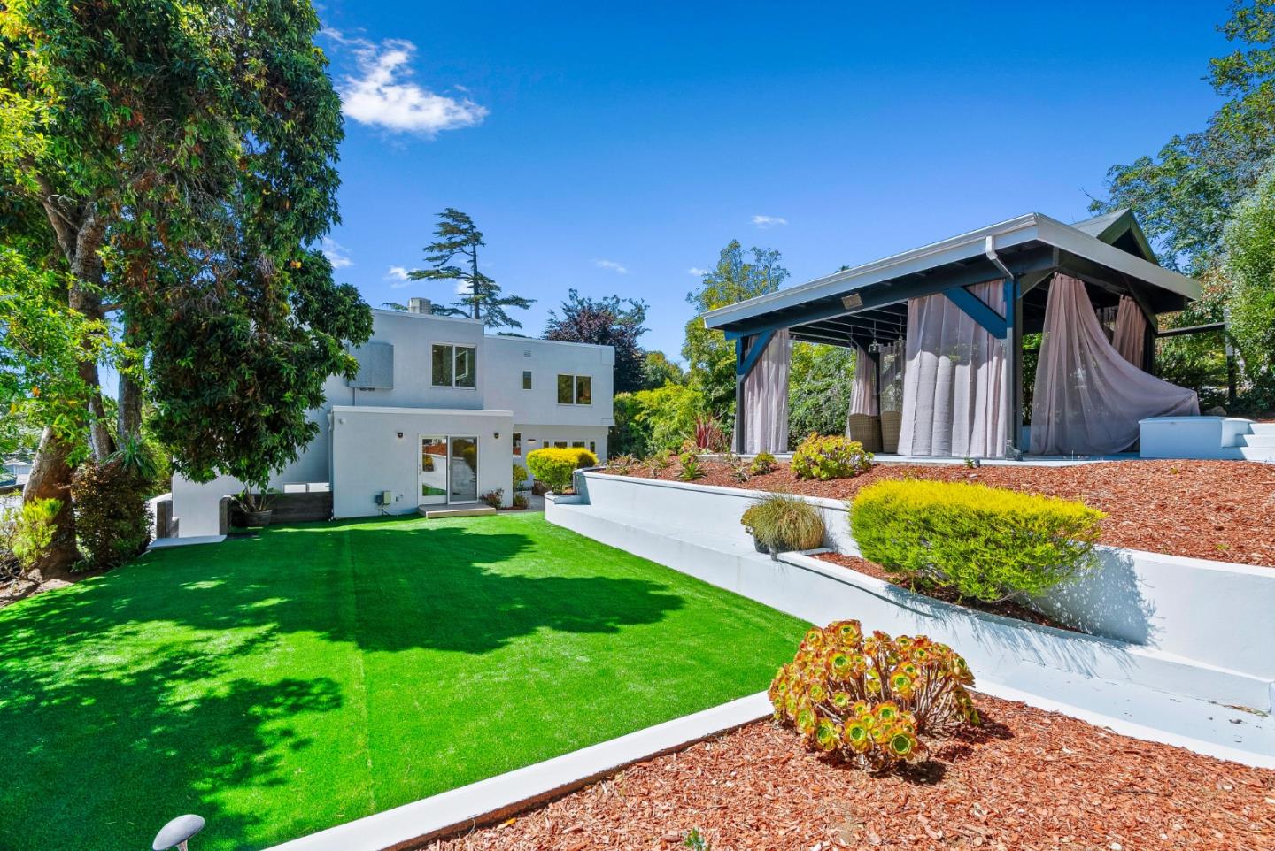 2912 Hillside Drive
