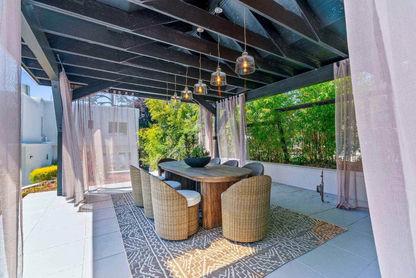 2912 Hillside Drive