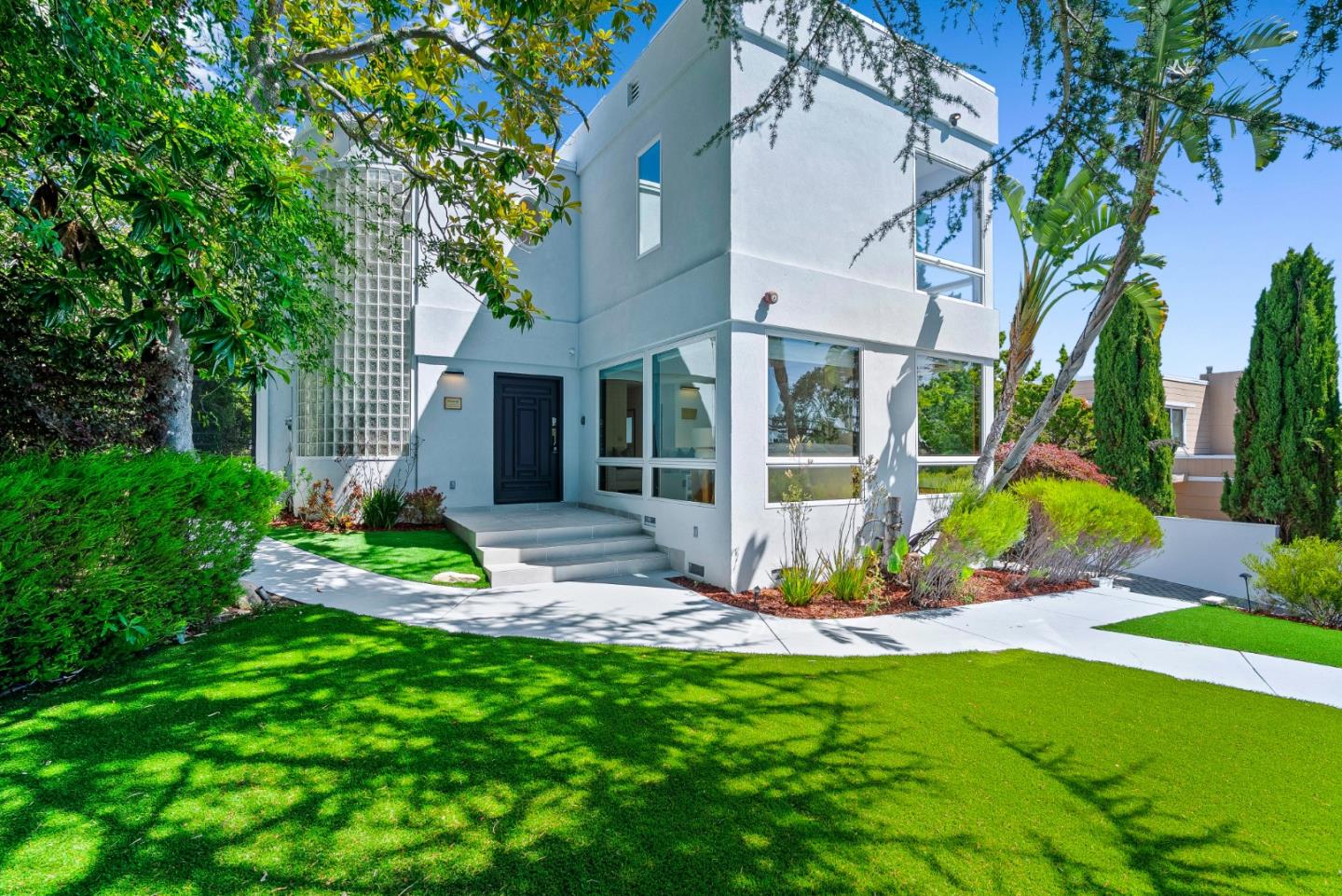 2912 Hillside Drive