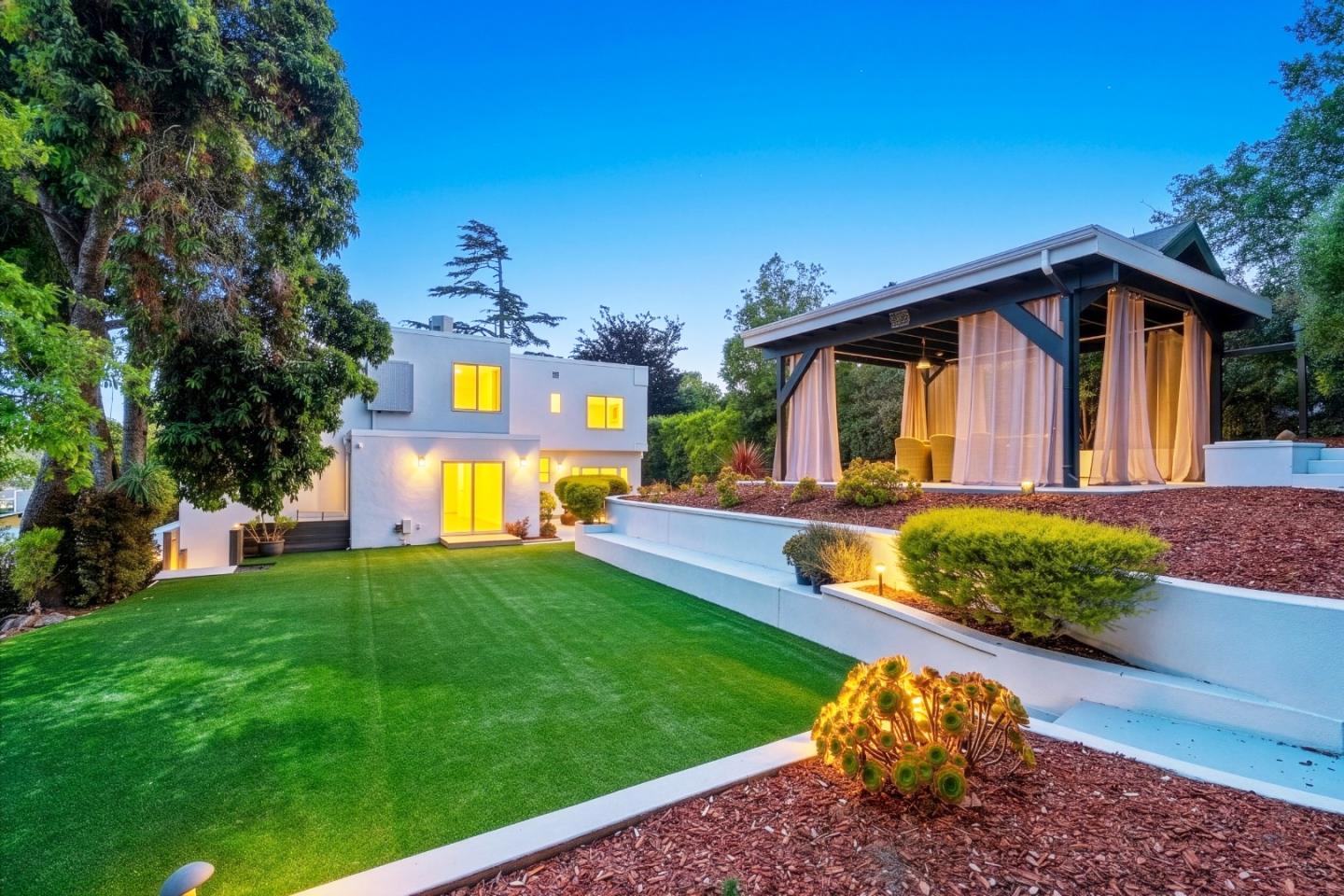2912 Hillside Drive