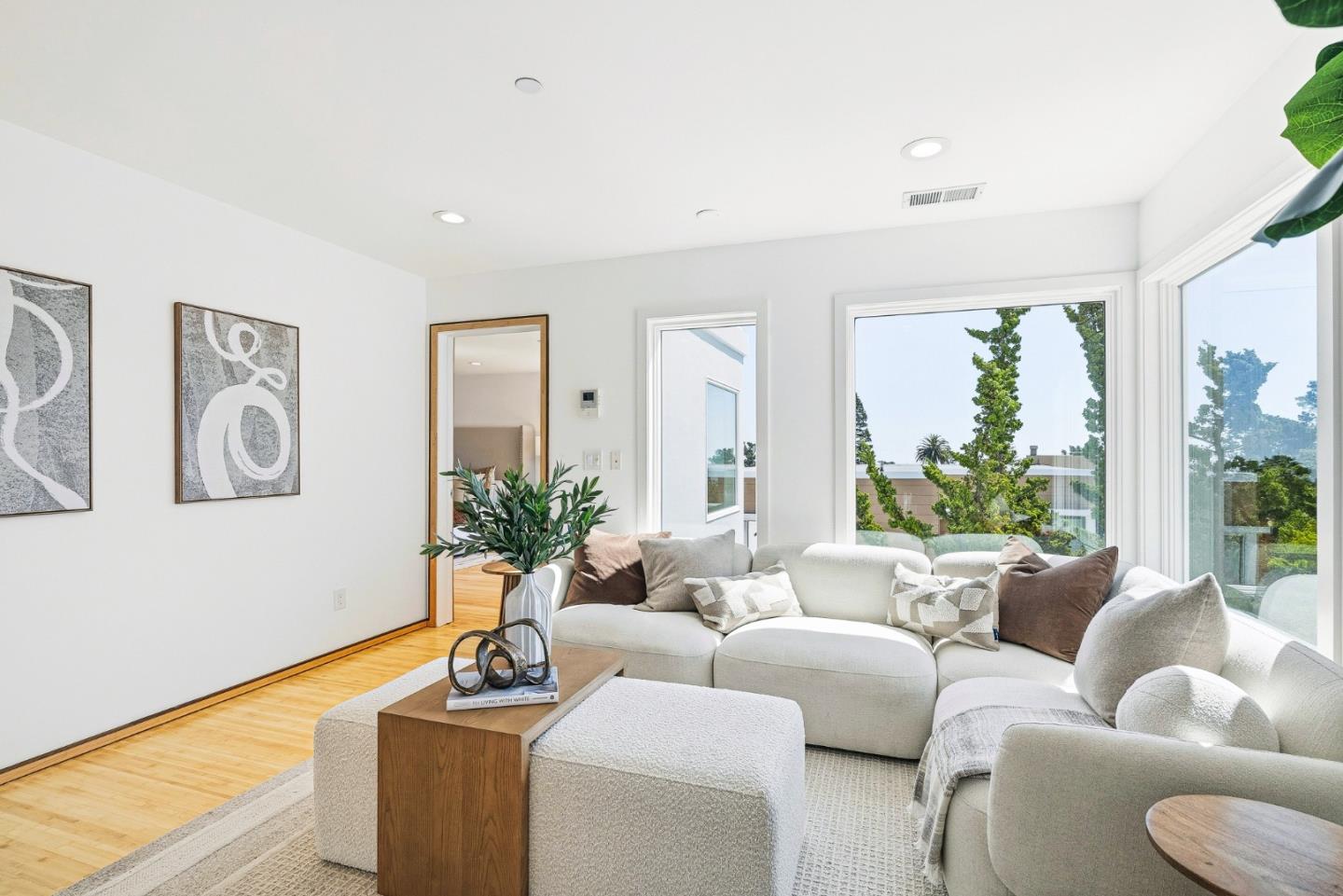 2912 Hillside Drive