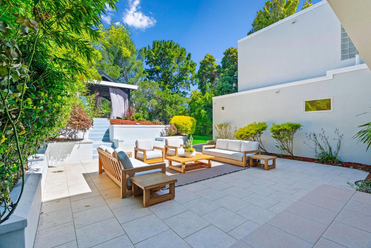2912 Hillside Drive